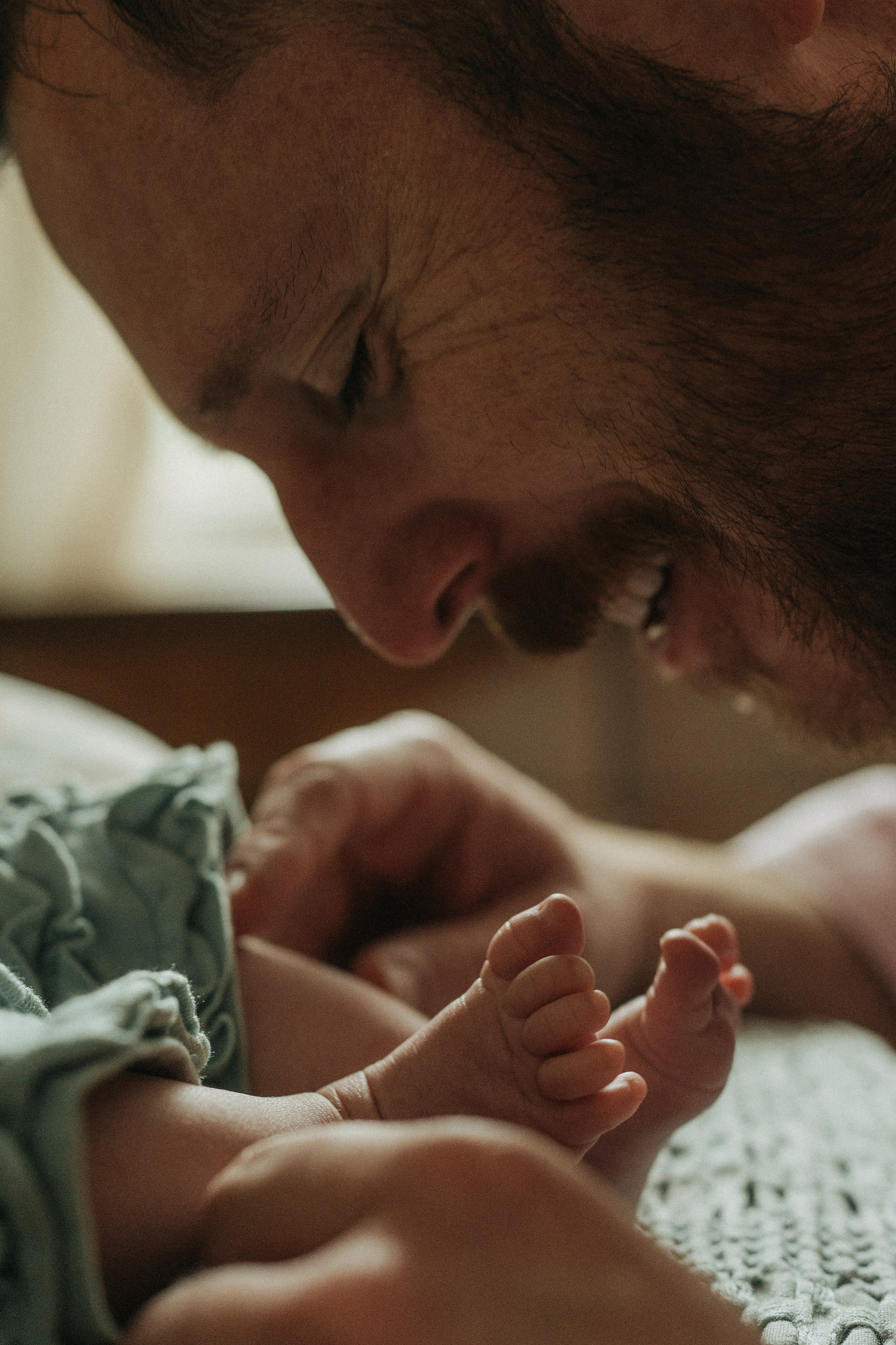 Newborn Photography with Parents – Gentle & Loving Moments. Alisa Tant — Family and newborn photographer Bucks County, Montgomery county, Philadelphia, NJ