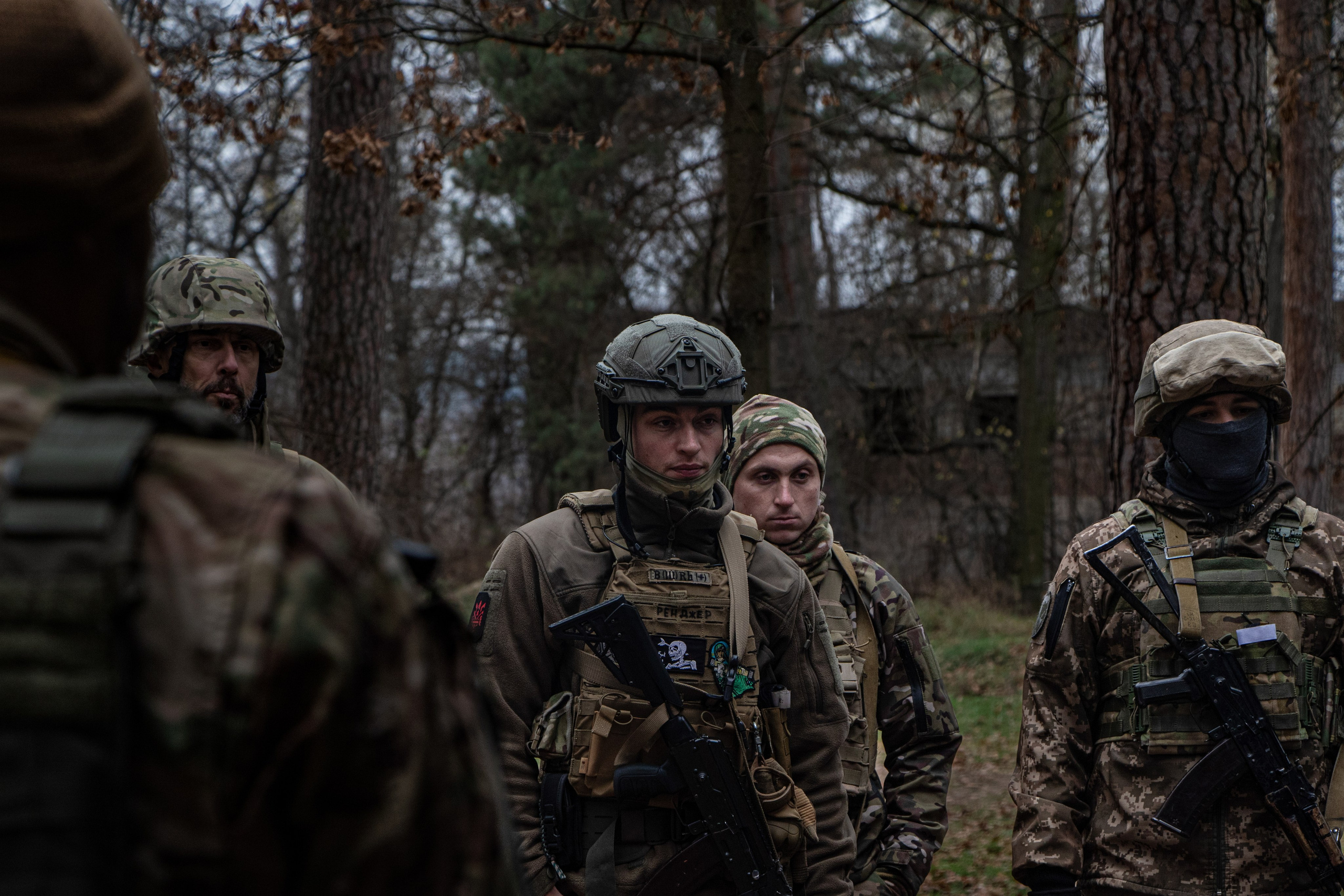 Des soldats ukrainiens en exercice dans une base dans les environs de Kyiv.