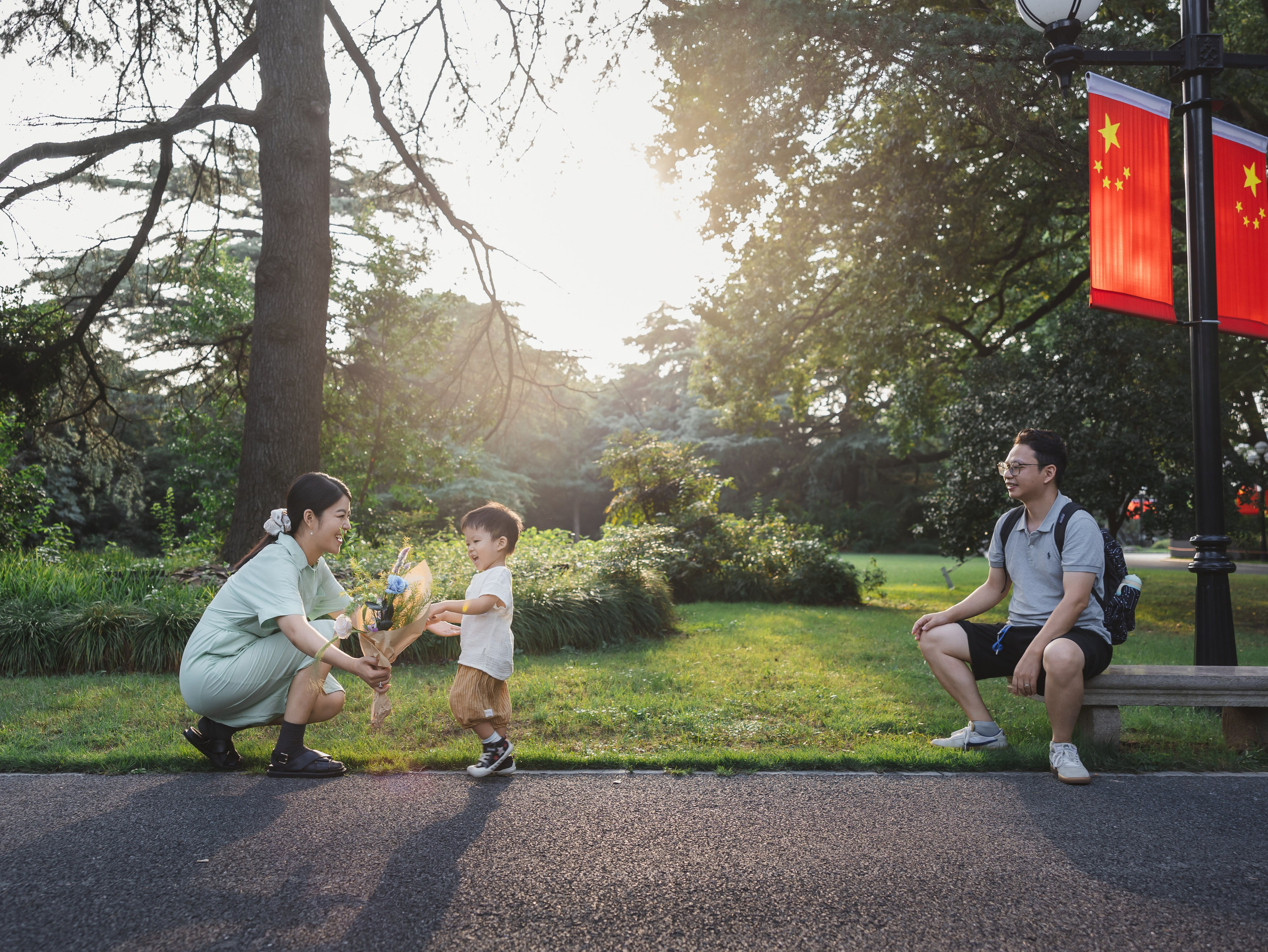 Shanghai Family Photographer | A Sunset Park Walk with a Growing Toddler