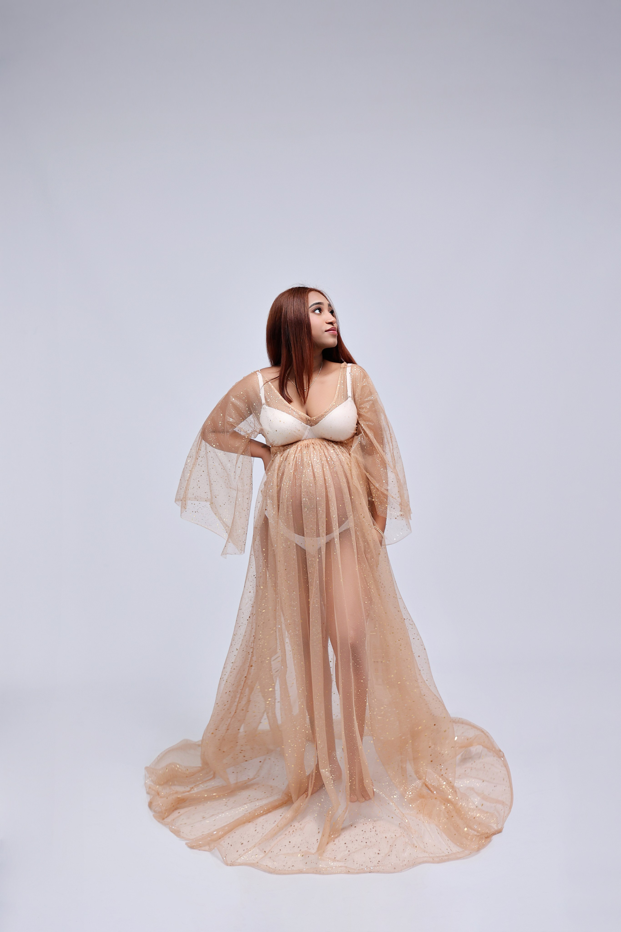 Nueva Sesión Embarazo En Estudio. Fotografía de Eventos, Embarazo y Familiar en Pirineos