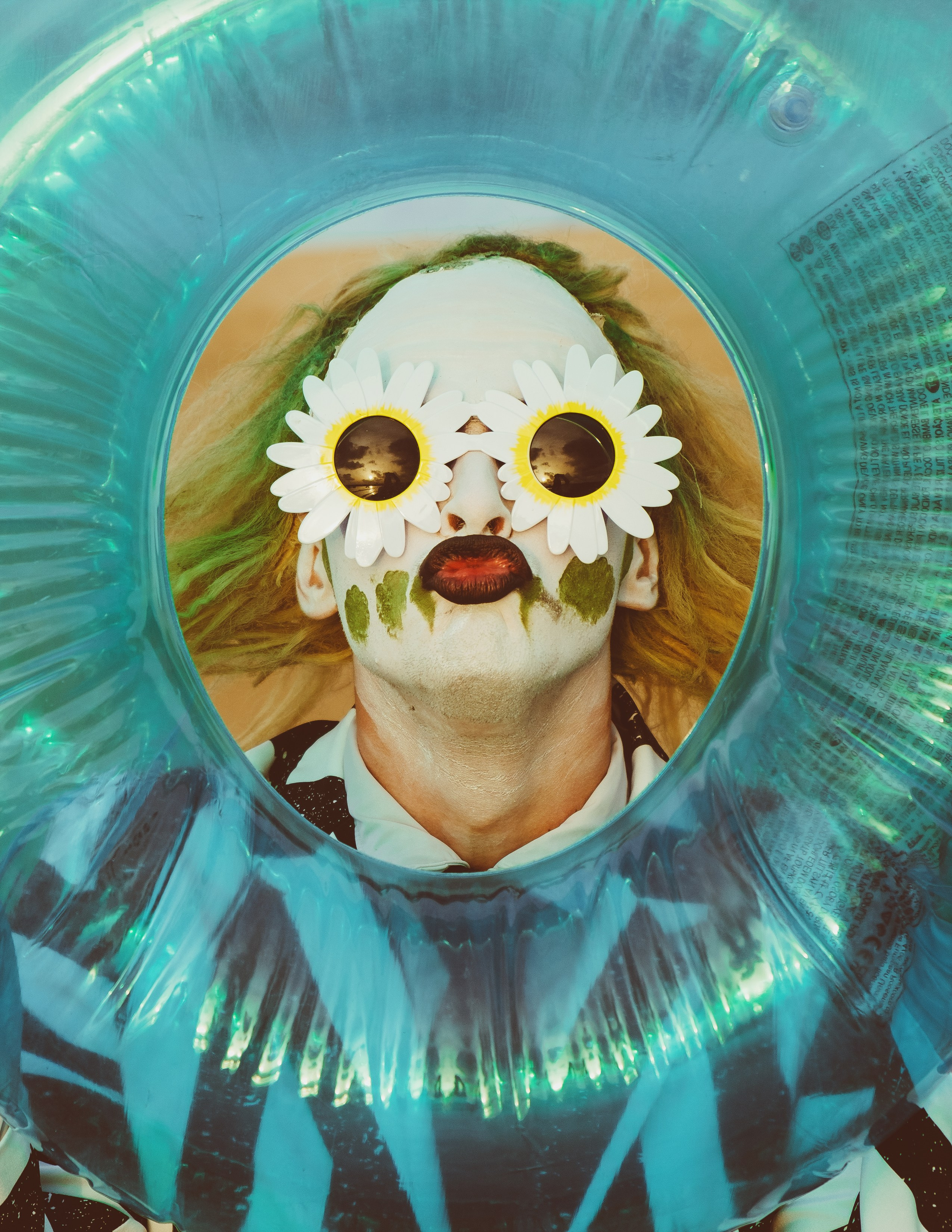 Beetlejuice на море: Экспериментальная фотосессия с цирковыми артистами — Фотограф Андрей Луковников