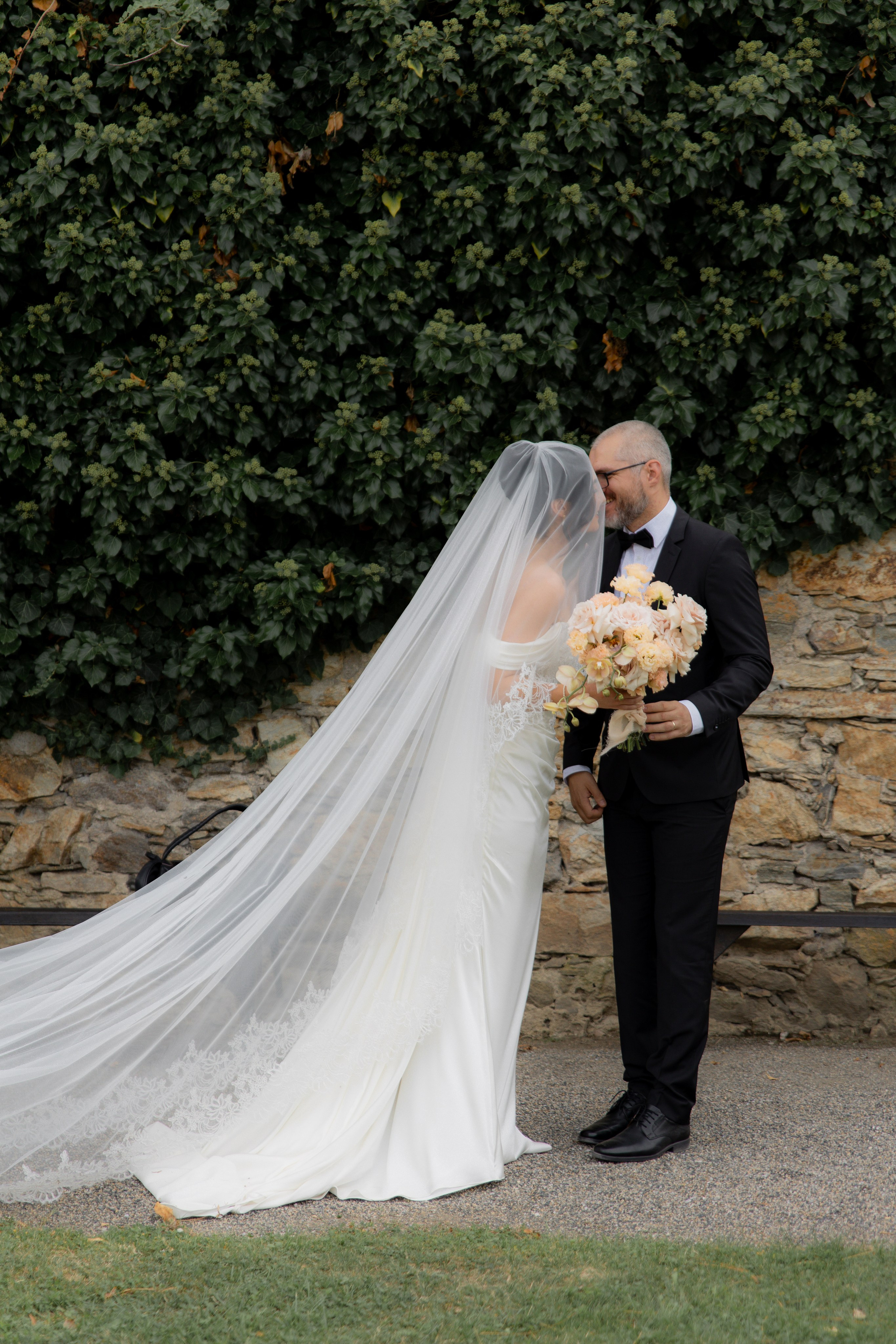 Elegant Castle Wedding in Austria | Alwin & Ruth’s Fairytale Celebration. Wedding photographer and videographer based in Timisoara, Romania