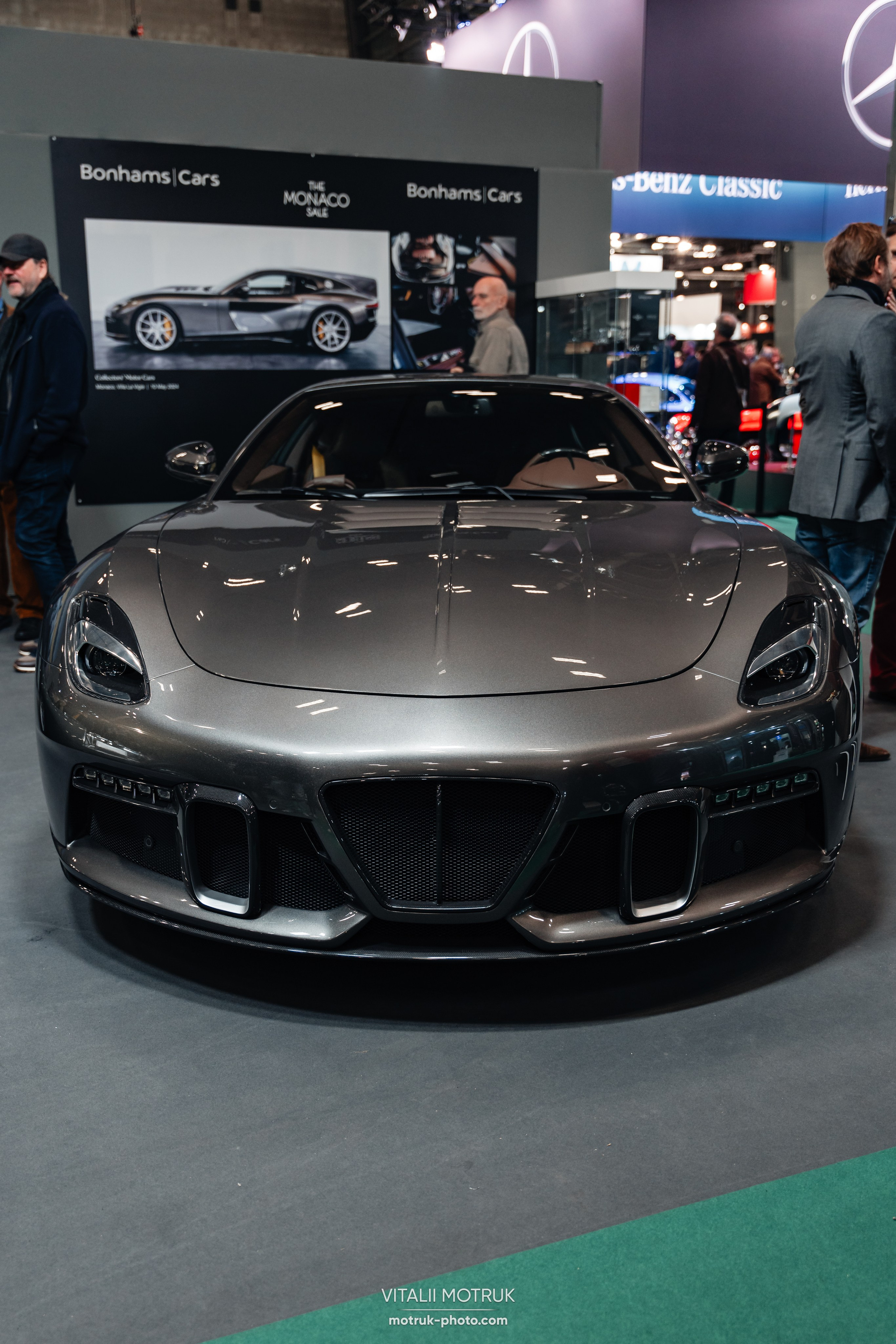 Retromobile-2024. Photographe de voitures à Paris — Vitalii Motruk