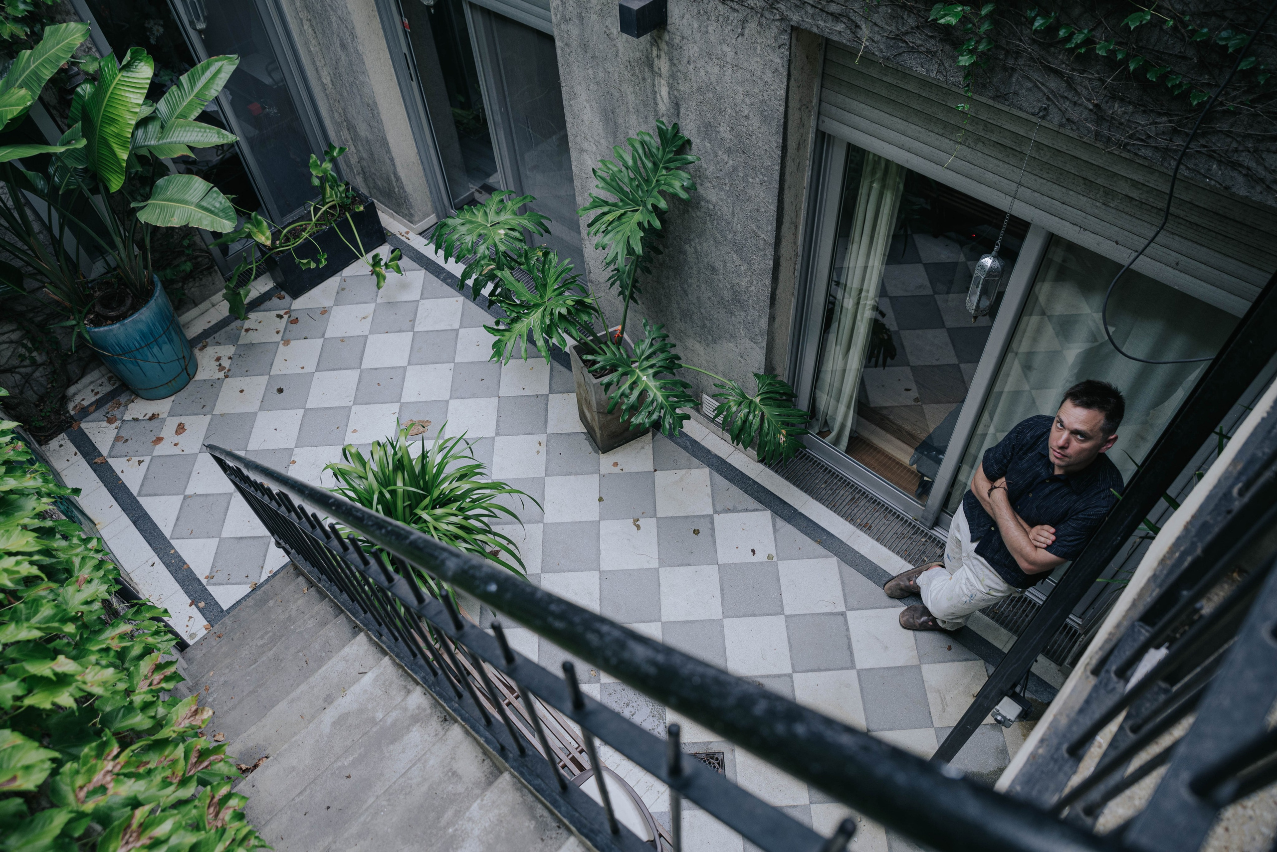 Docdocdoc. Visiting a Friend. Photographer @elmirkami in the city of Buenos Aires