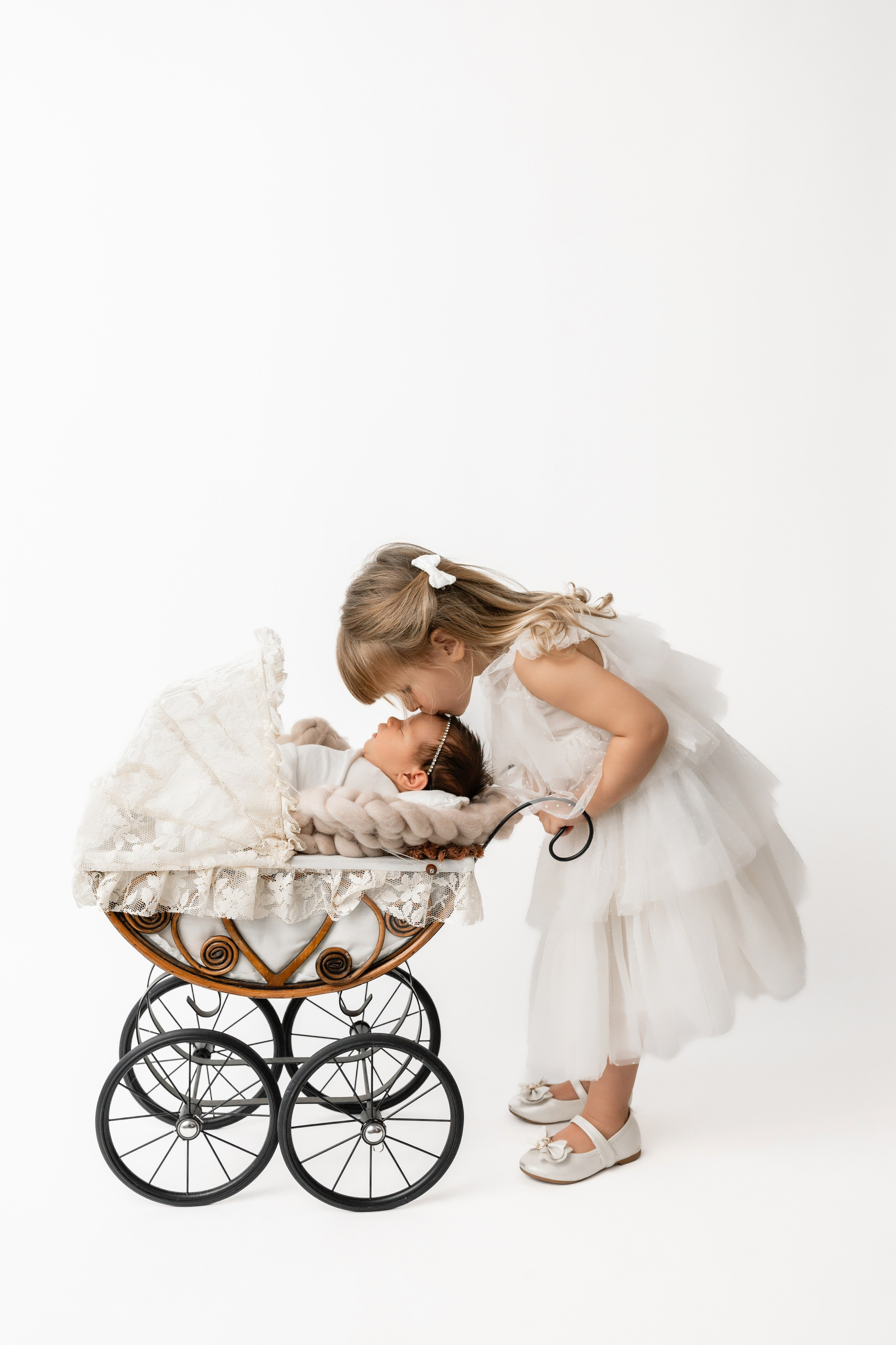 5–20 Days Newborn Photography in Toronto. Iana Banana | Toronto Maternity, Newborn & Family Photographer
