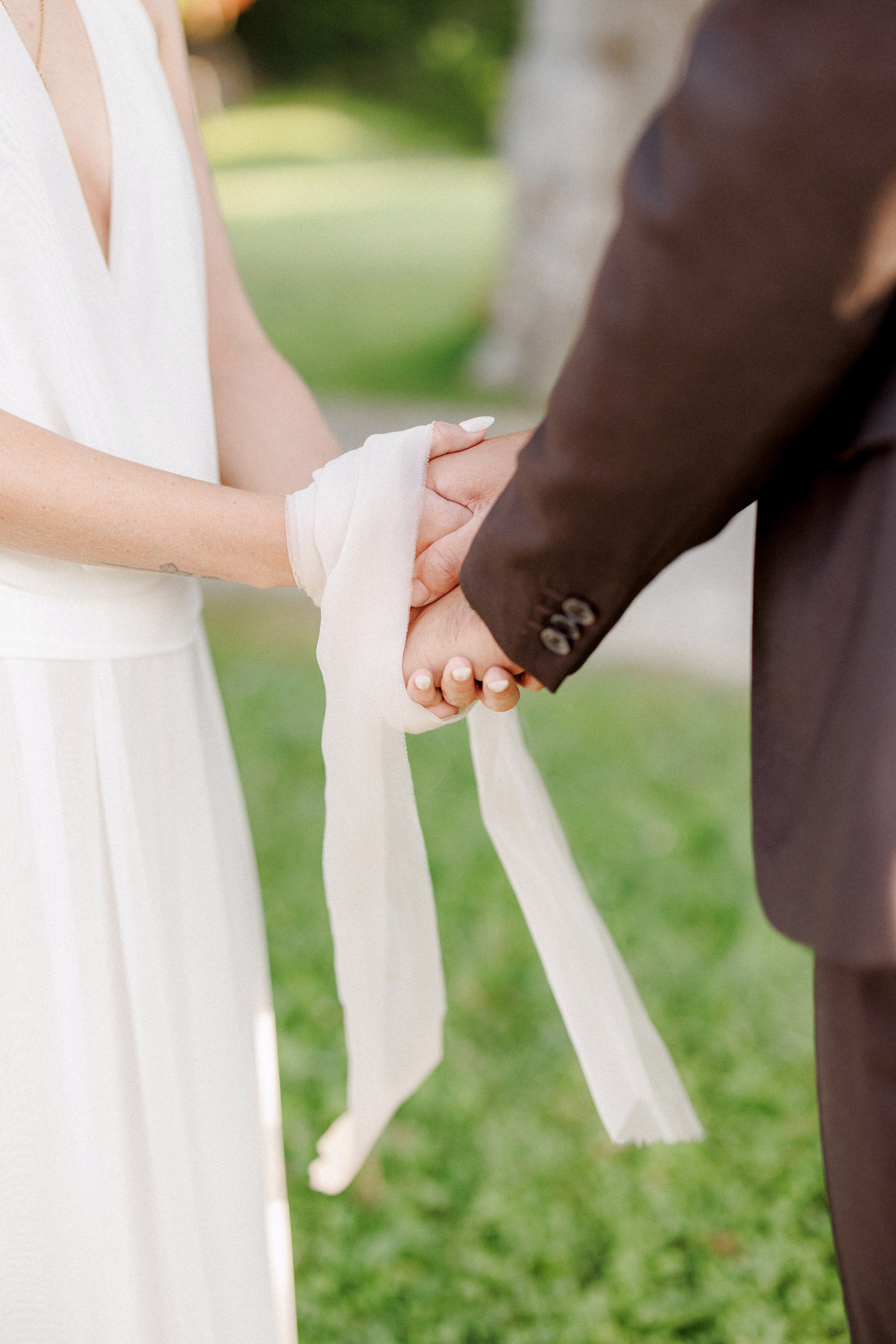 Ein frühes Elopement am Comer See: Eine Liebesgeschichte, die in Erinnerung bleibt. Familien- & Hochzeitsfotografin Schweiz. Valeria Diaz in Zürich und Umgebung