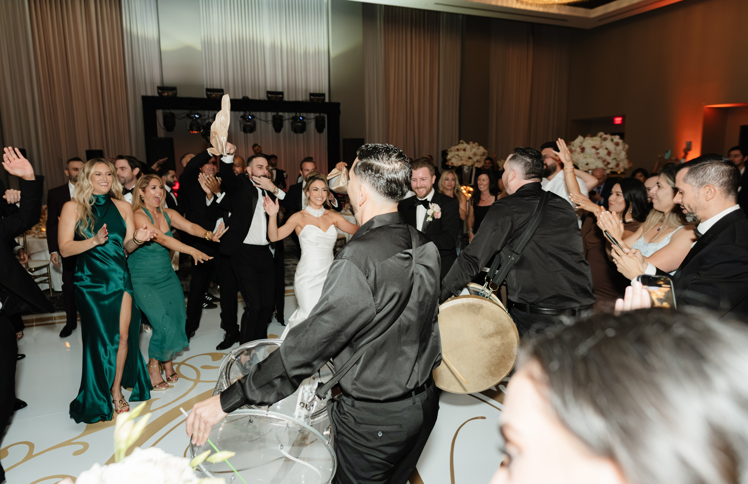 NICOLE & LOGAN. YES I DO PRODUCTION — Wedding photography&videography