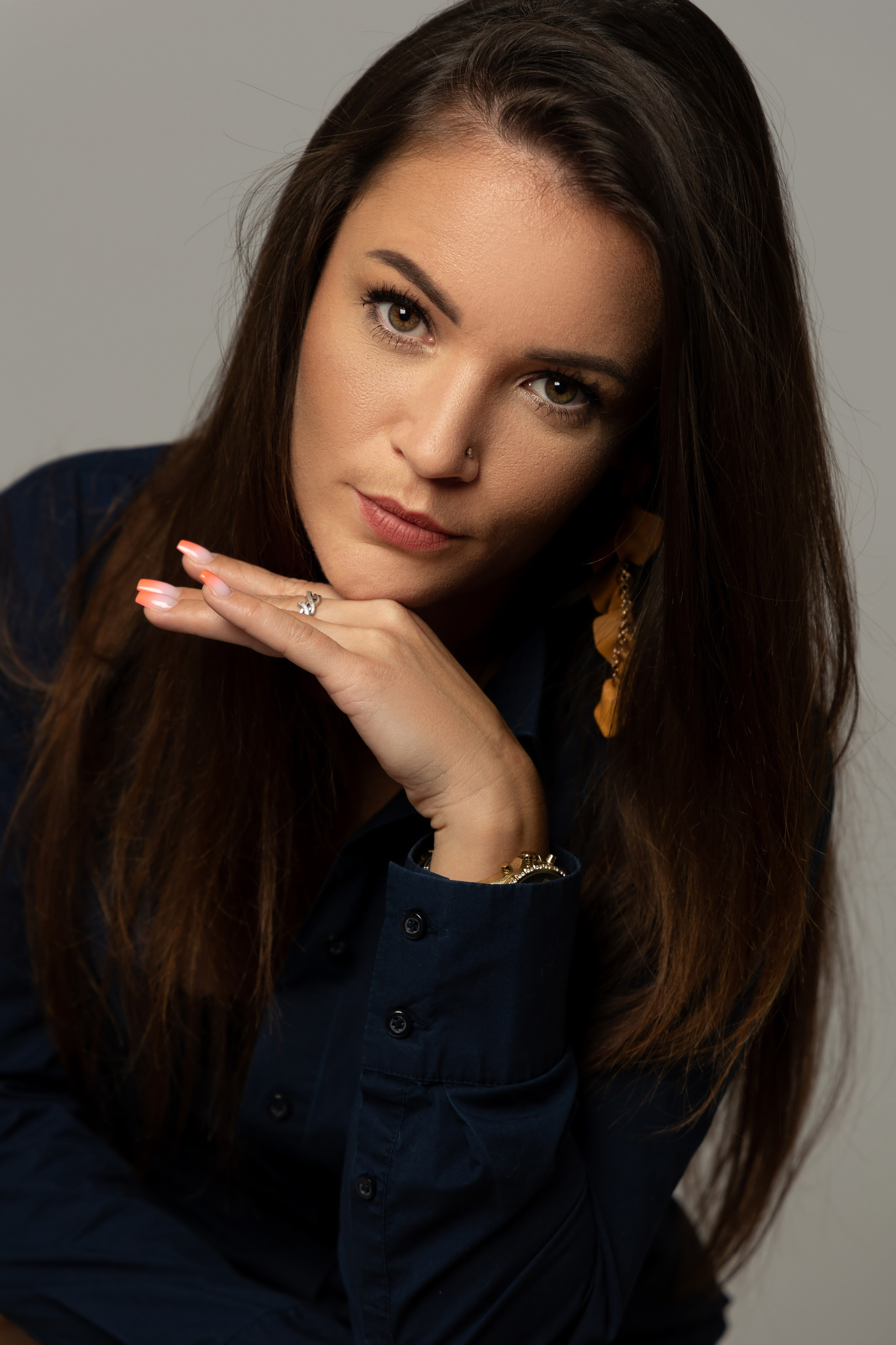 Studiofotografie NRW – individuelles Frauen Fotoshooting mit professioneller Inszenierung