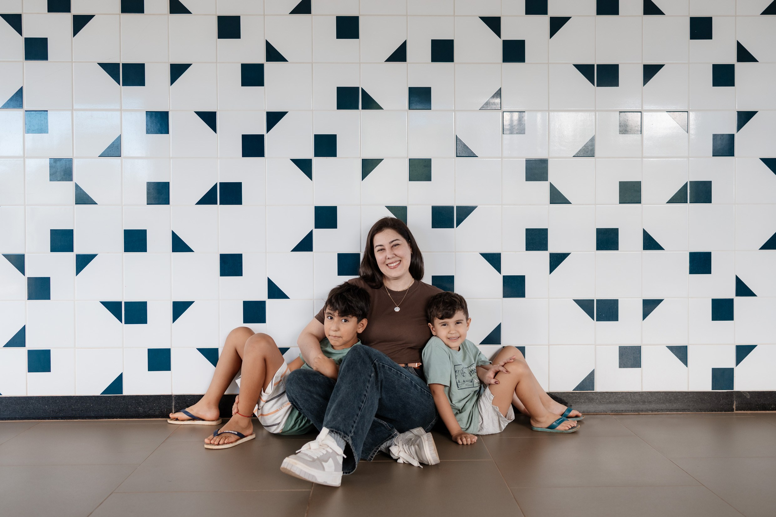 Ensaio mãe e filhos em Brasília • Asa Norte | Fotografia de Família. Fotógrafa em Brasília e Recife | Ensaios de família, gestante e festas infantis — Ize Fotografia