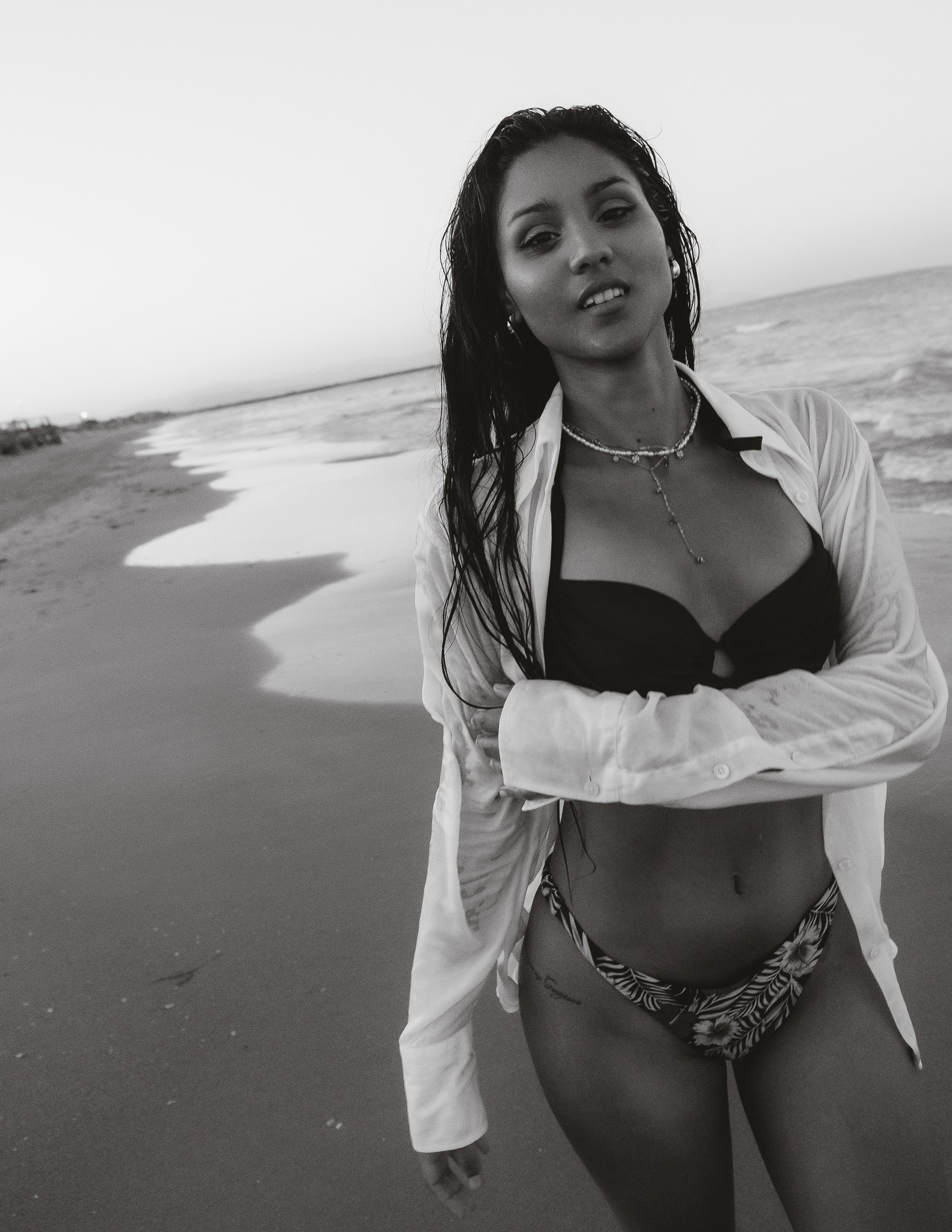 Romantic Portrait by the Sea: Sunset Shoot in Guardamar — Photographer Andrey Lukovnikov