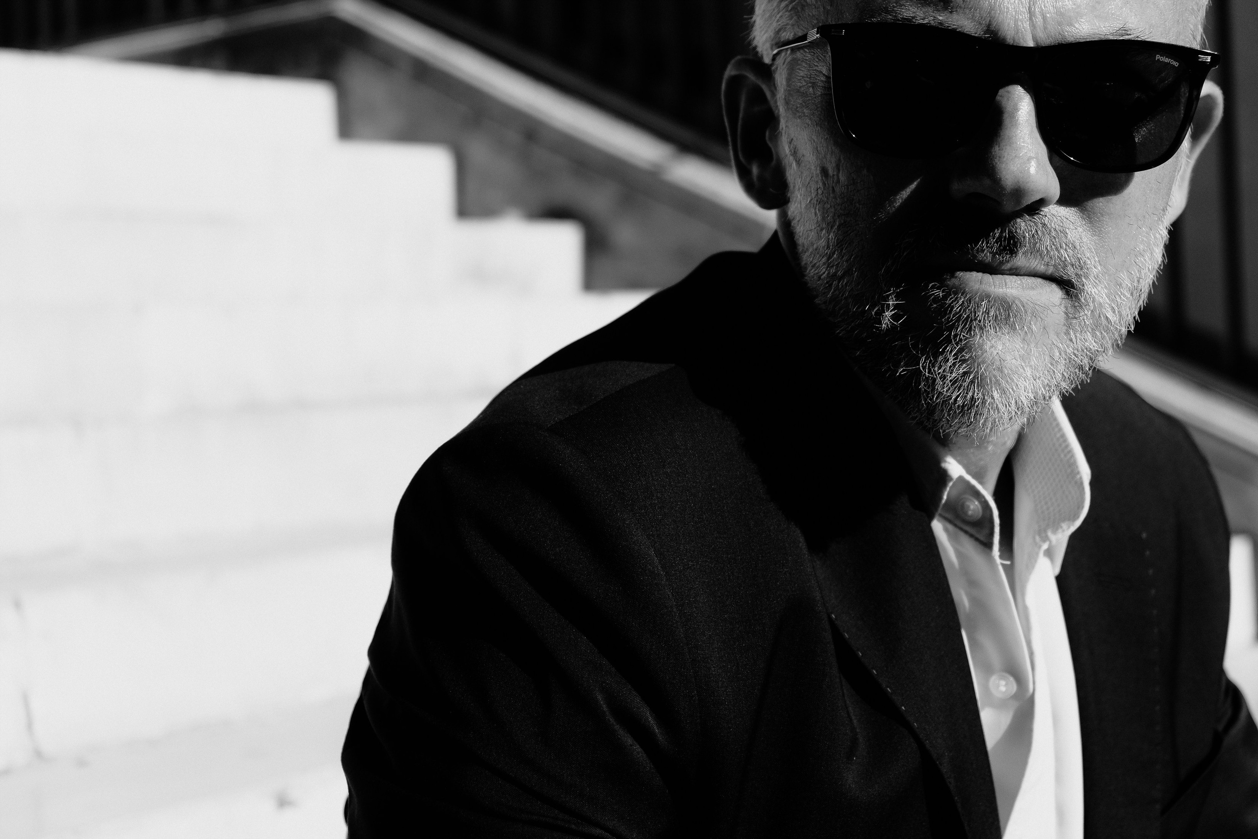 Портретная фотосессия музыканта Robert Skarsbakk в старом городе Аликанте для обложки альбома — Фотограф Андрей Луковников