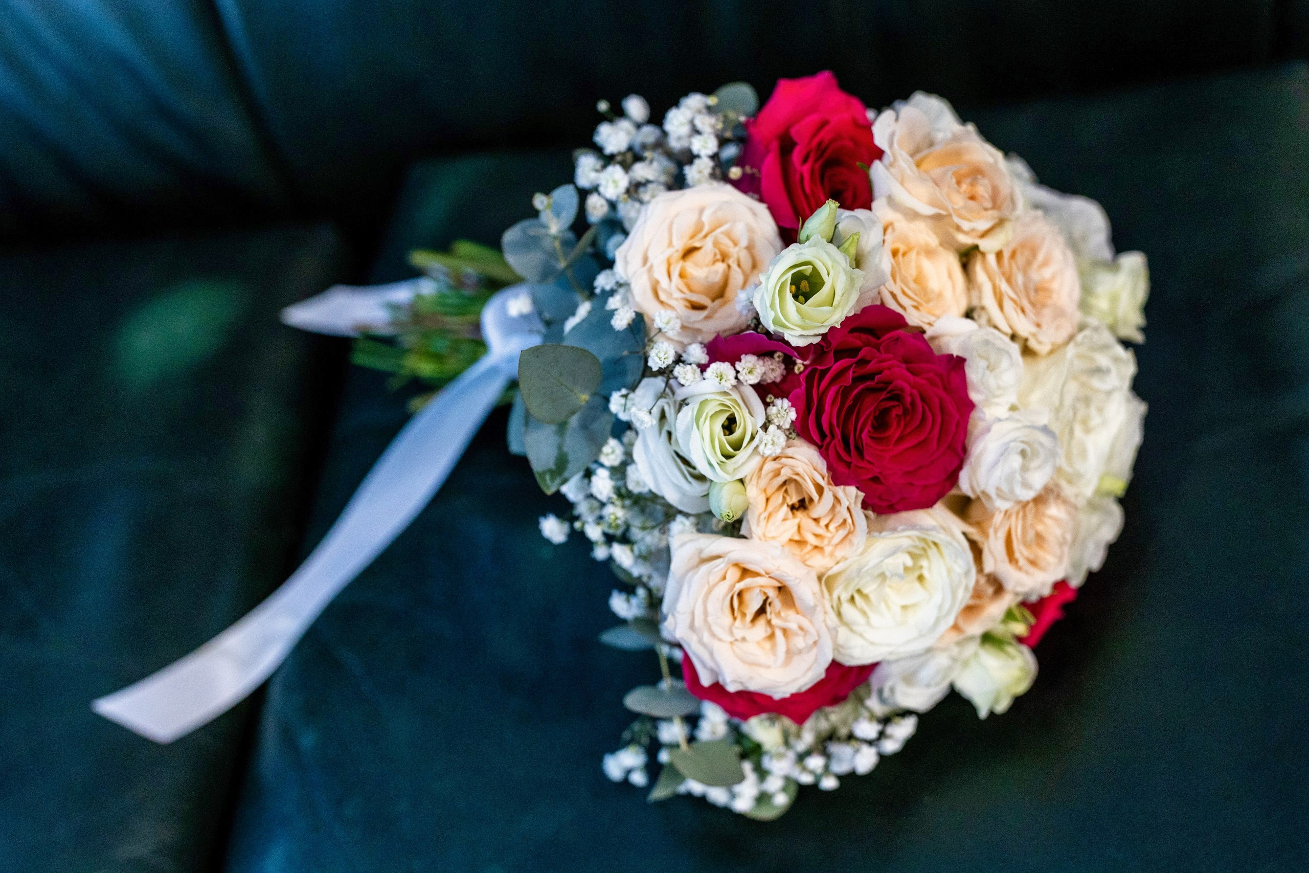 Fotograf nuntă Târgu Neamț – Samuel și Roxana, fotografie autentică realizată de AlinoFotoStudio 2. Fotograf nuntă Iași, Bacău, Suceava și Botoșani – Alin Chirilă surprinzând momente reale de nuntă 3. Fotografie de nuntă cu emoție și credință – AlinoFotoStudio, fotograf povestitor 4. Fotograf profesionist nuntă în Moldova – cadre naturale și pline de emoție 5. Alin Chirilă fotograf nuntă – poveste reală surprinsă prin fotografie 6. Fotograf nuntă cu stil documentar – momente autentice din ziua nunții Pregătiri mireasă acasă – fotografie naturală realizată de Alin Chirilă fotograf nuntă 8. Detalii din ziua nunții – fotograf nuntă Iași și Botoșani, AlinoFotoStudio 9. Emoții din dimineața nunții – fotograf profesionist Moldova 10. Cadre autentice din pregătiri – fotograf nuntă Suceava și Bacău Ceremonie religioasă nuntă – moment emoționant surprins de fotograf Alin Chirilă 12. Nuntă cu valori creștine – fotografie din biserică realizată cu discreție 13. Rugăciune și emoție în ziua nunții – fotograf nuntă Târgu Neamț 14. Legământ în fața lui Dumnezeu – fotografie de nuntă autentică 15. Fotograf nuntă biserică – momente sincere și pline de semnificație Petrecere de nuntă – cadre naturale realizate de AlinoFotoStudio 17. Bucurie și dans la nuntă – fotograf nuntă Iași și împrejurimi 18. Momente autentice de la restaurant – fotograf nuntă Bacău Suceava 19. Atmosferă de nuntă surprinsă discret – Alin Chirilă fotograf -AlinoFotoStudio – fotograf nuntă cu abordare naturală și emoțională 21. Alin Chirilă fotograf – povestitor prin fotografie de nuntă 22. Fotograf nuntă în Moldova – stil documentar și autentic 23. Fotografie de nuntă sinceră și elegantă – AlinoFotoStudio- Fotograf nuntă Iași Bacău Suceava Botoșani – Alin Chirilă AlinoFotoStudio 26. Fotograf nuntă Târgu Neamț și Moldova – fotografie profesională de eveniment 27. Fotograf nuntă cu valori creștine și stil documentar – AlinoFotoStudio - Alin Chirilă – AlinoFotoStudio Fotograf nuntă Iași • Bacău • Suceava • Botoșani - Samuel & Roxana, Târgu Neamț -Momente reale, trăite sincer și păstrate pentru totdeauna.