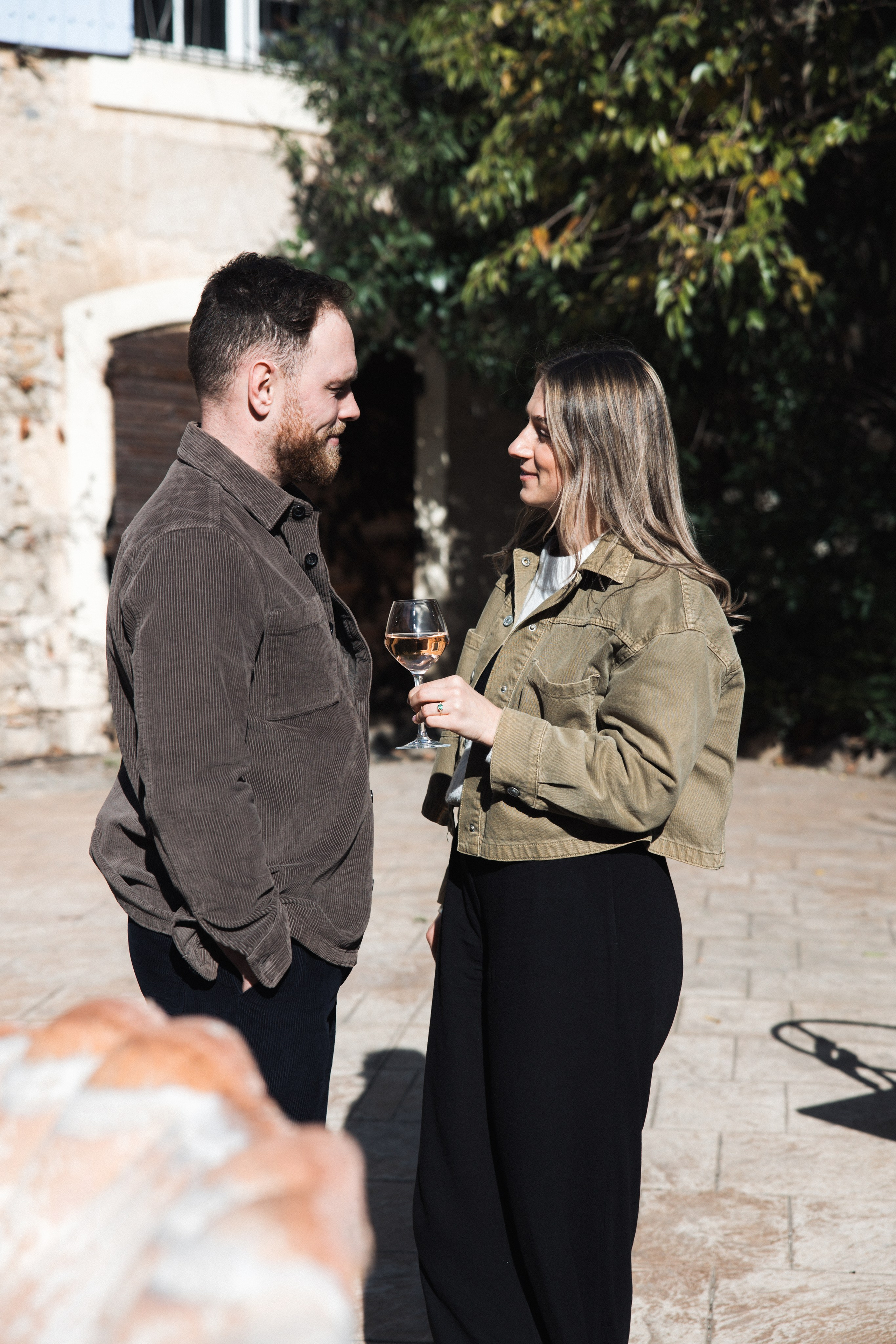 Séance photo avant le mariage pour Jess et Steve a Château du Puits e. Eugénie Smirnova — photographe à Toulouse et dans le sud-ouest de la France