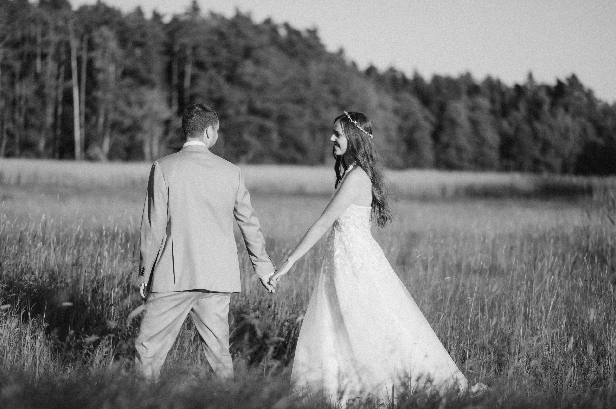 Sommer, Liebe & zwei wunderschöne Kleider: Gartenhochzeit in Gunzenhausen. Photographer in Ansbach for Couples, Weddings and After Wedding