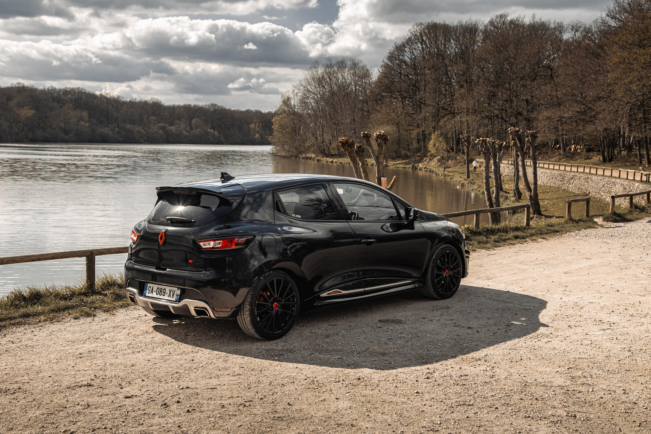 Balade avec Renault Sport. Photographe de voitures à Paris — Vitalii Motruk