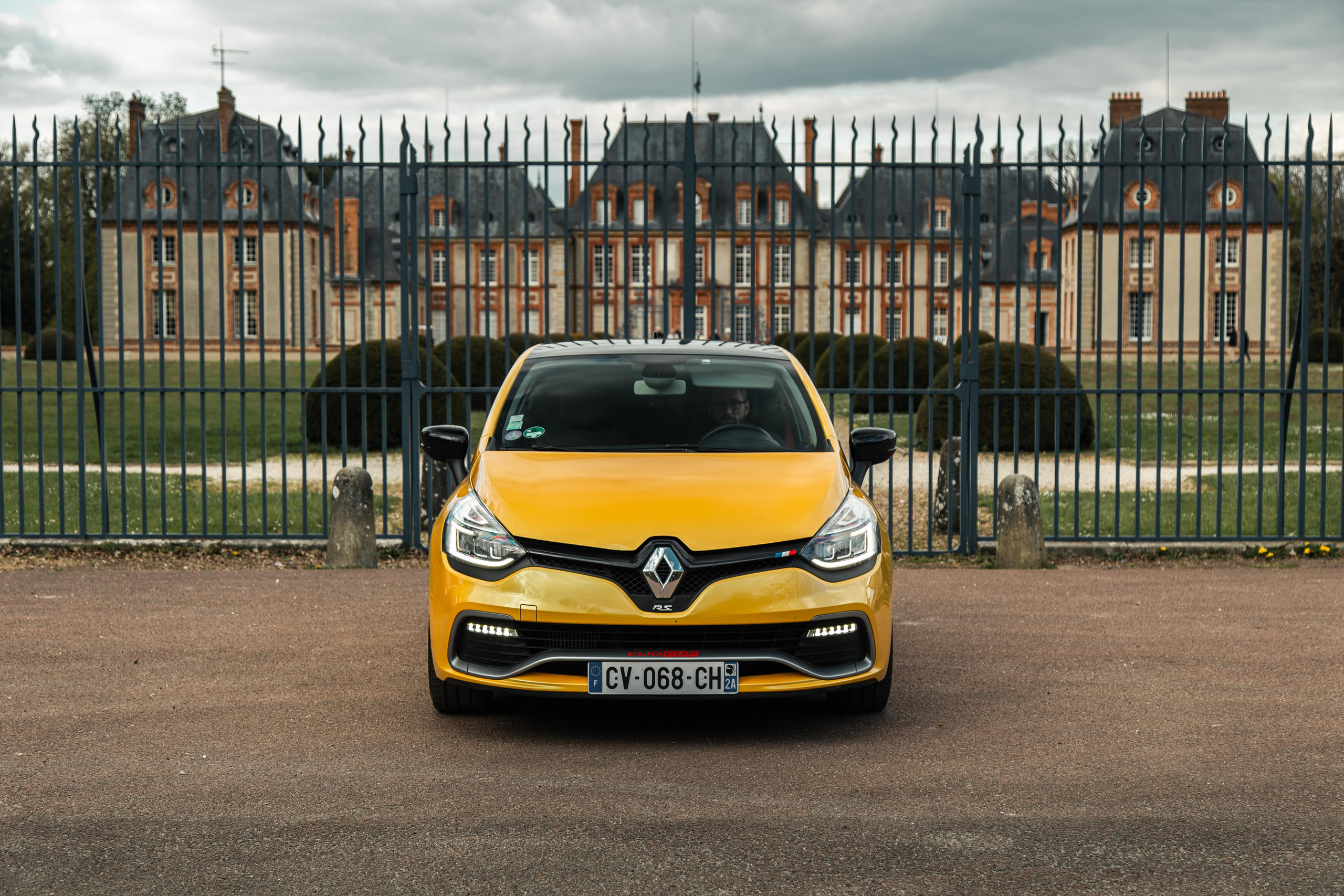 Balade avec Renault Sport. Photographe de voitures à Paris — Vitalii Motruk