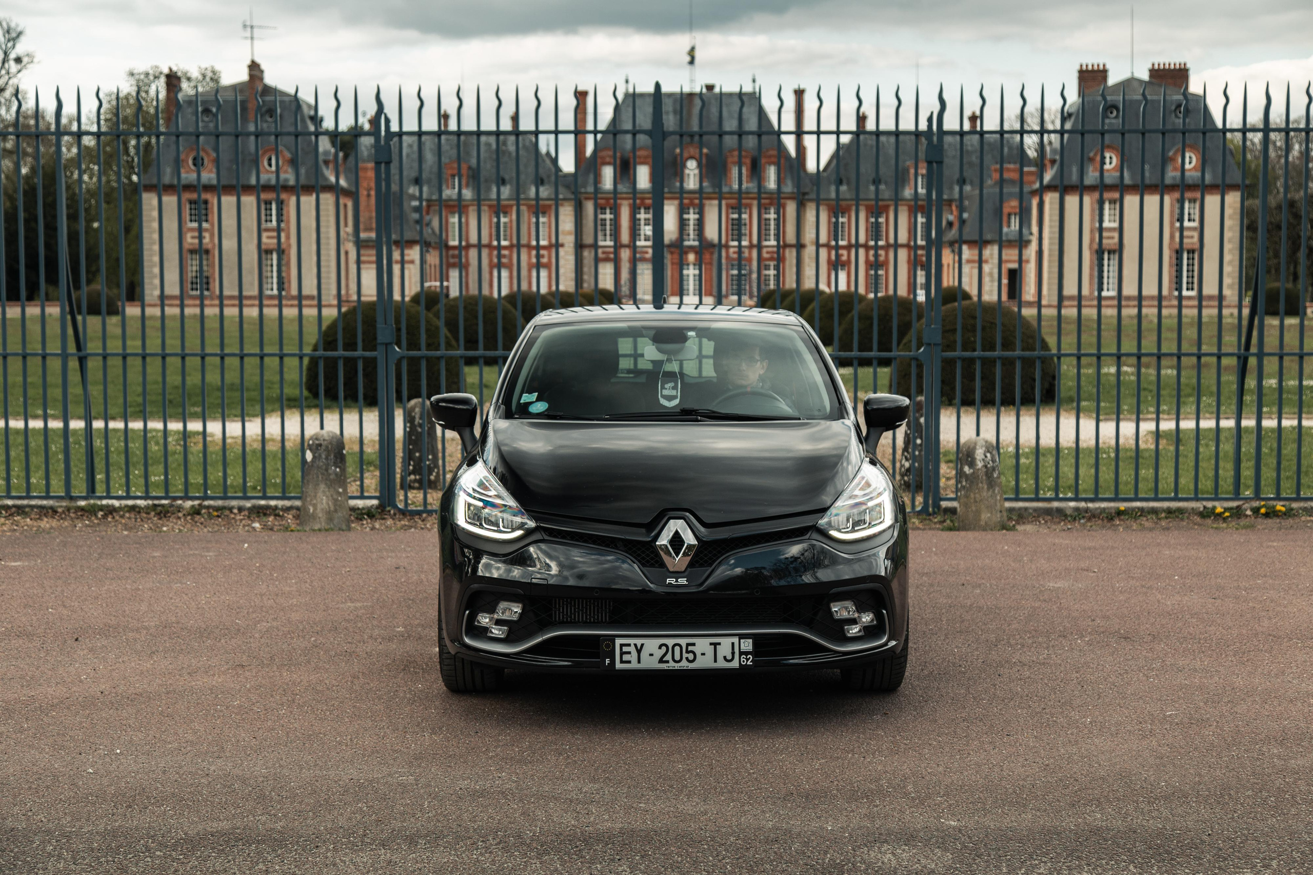Balade avec Renault Sport. Photographe de voitures à Paris — Vitalii Motruk
