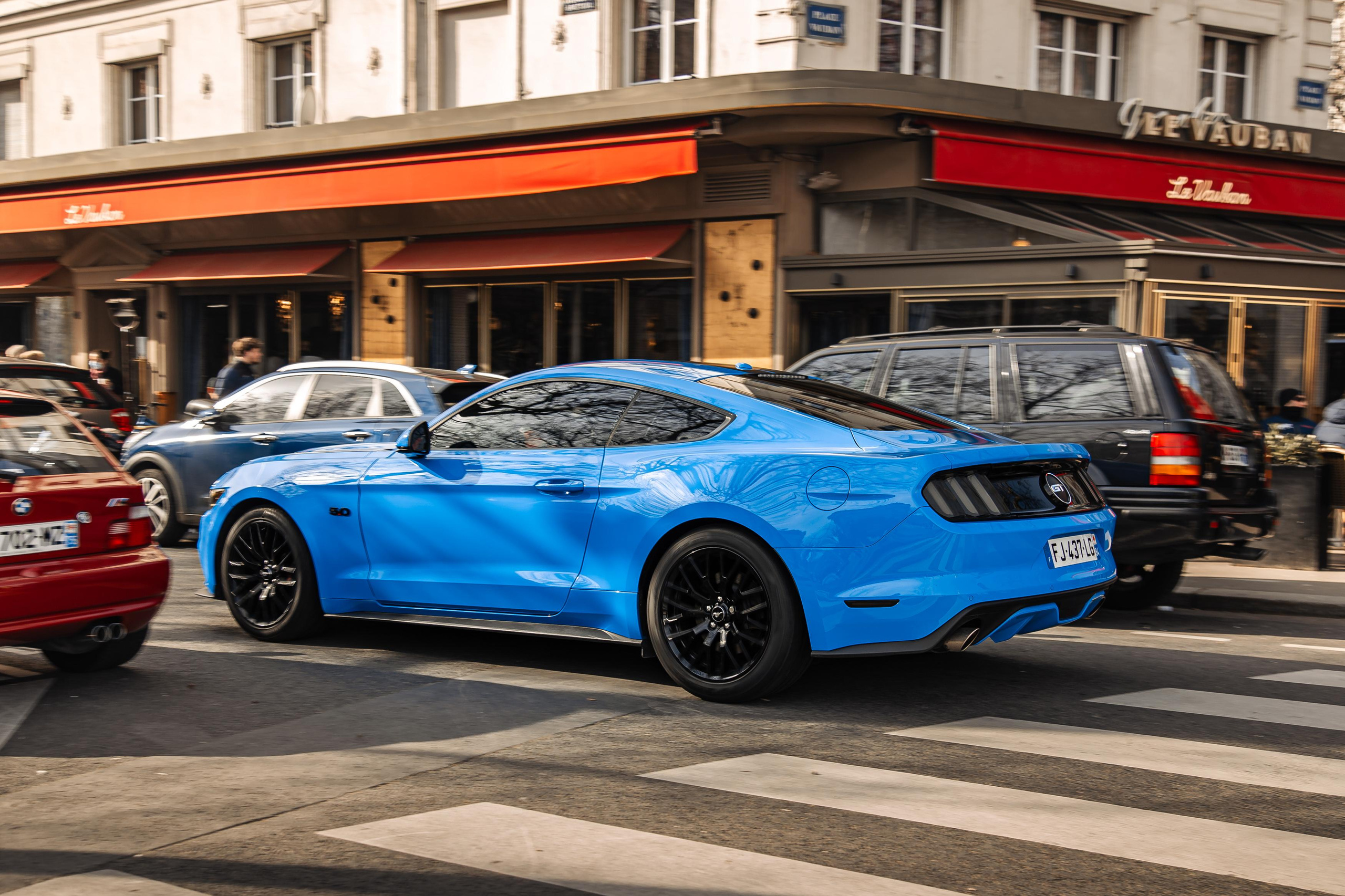 Place Vauban 13 fevrier. Photographer in Paris — Vitalii Motruk