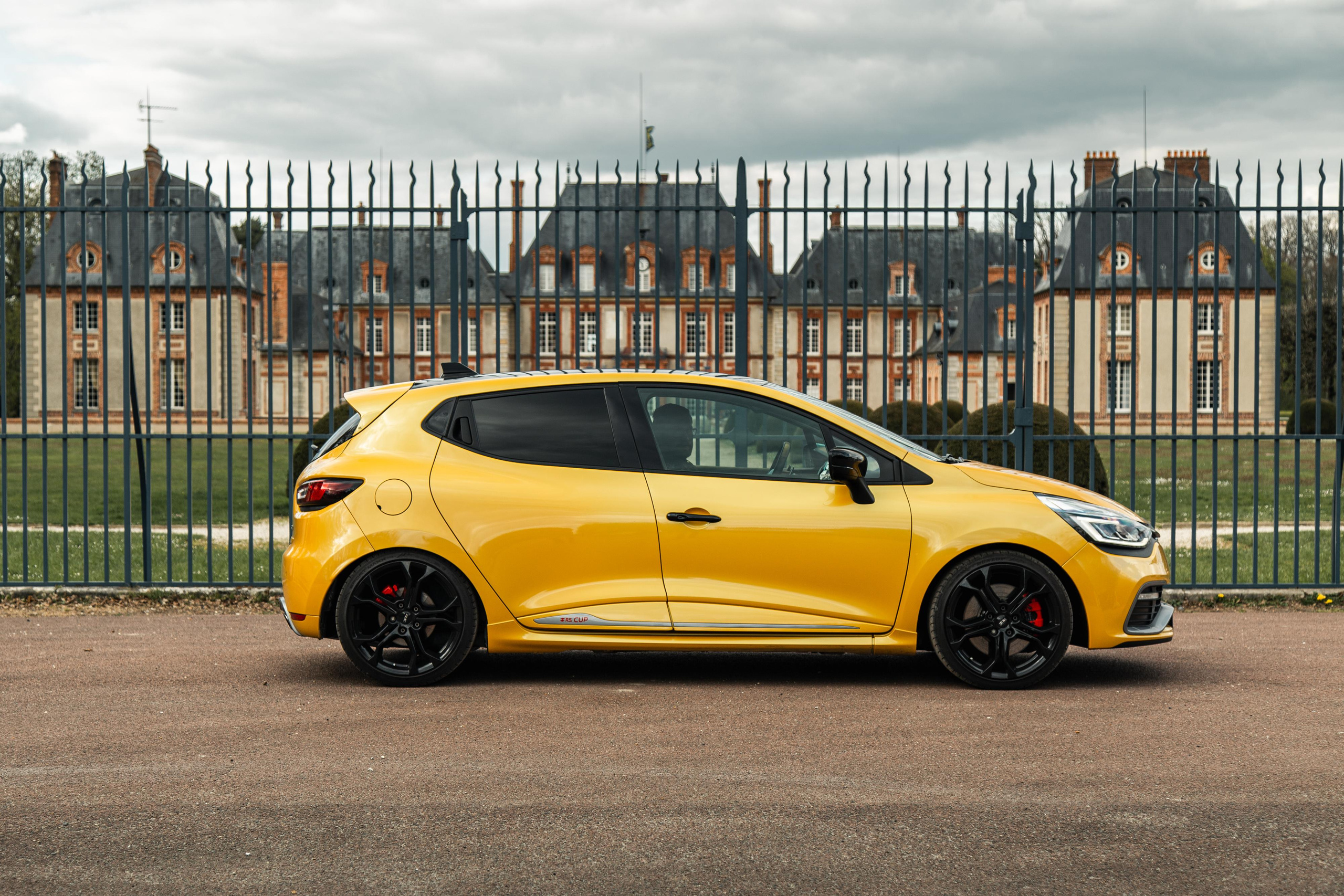 Balade avec Renault Sport. Photographe de voitures à Paris — Vitalii Motruk