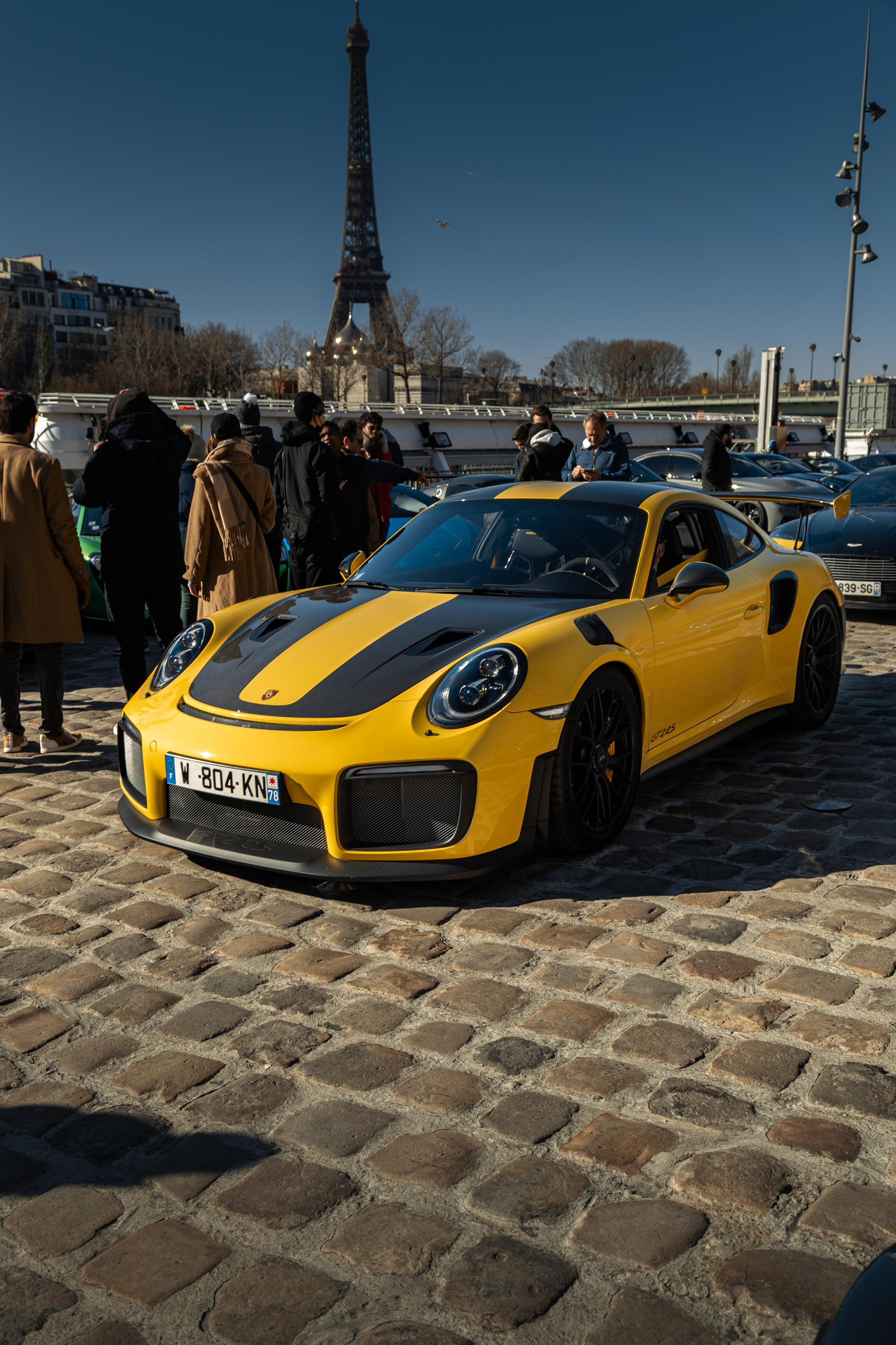 Rassemblements 27 février. Photographe de voitures à Paris — Vitalii Motruk