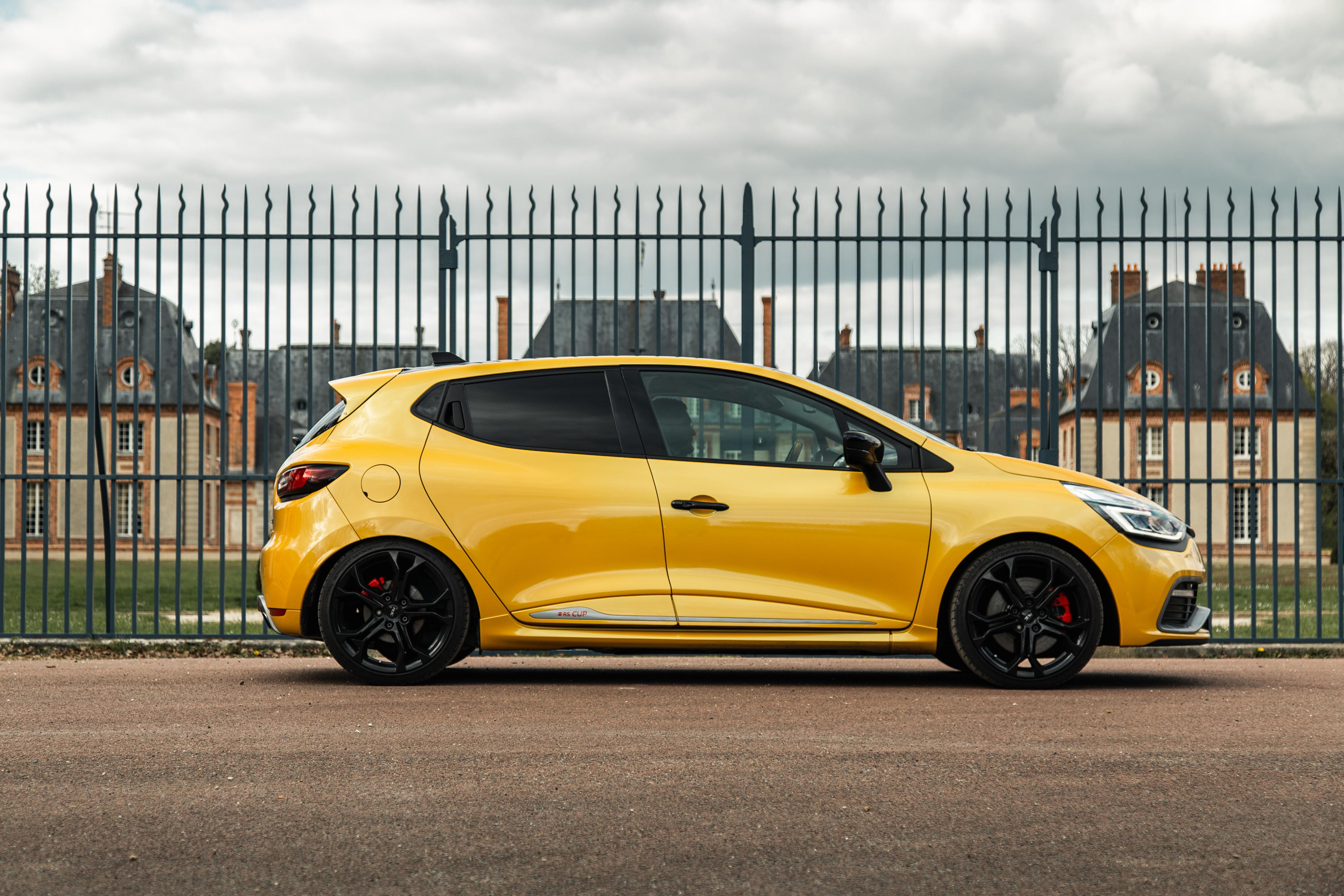 Balade avec Renault Sport. Photographe de voitures à Paris — Vitalii Motruk