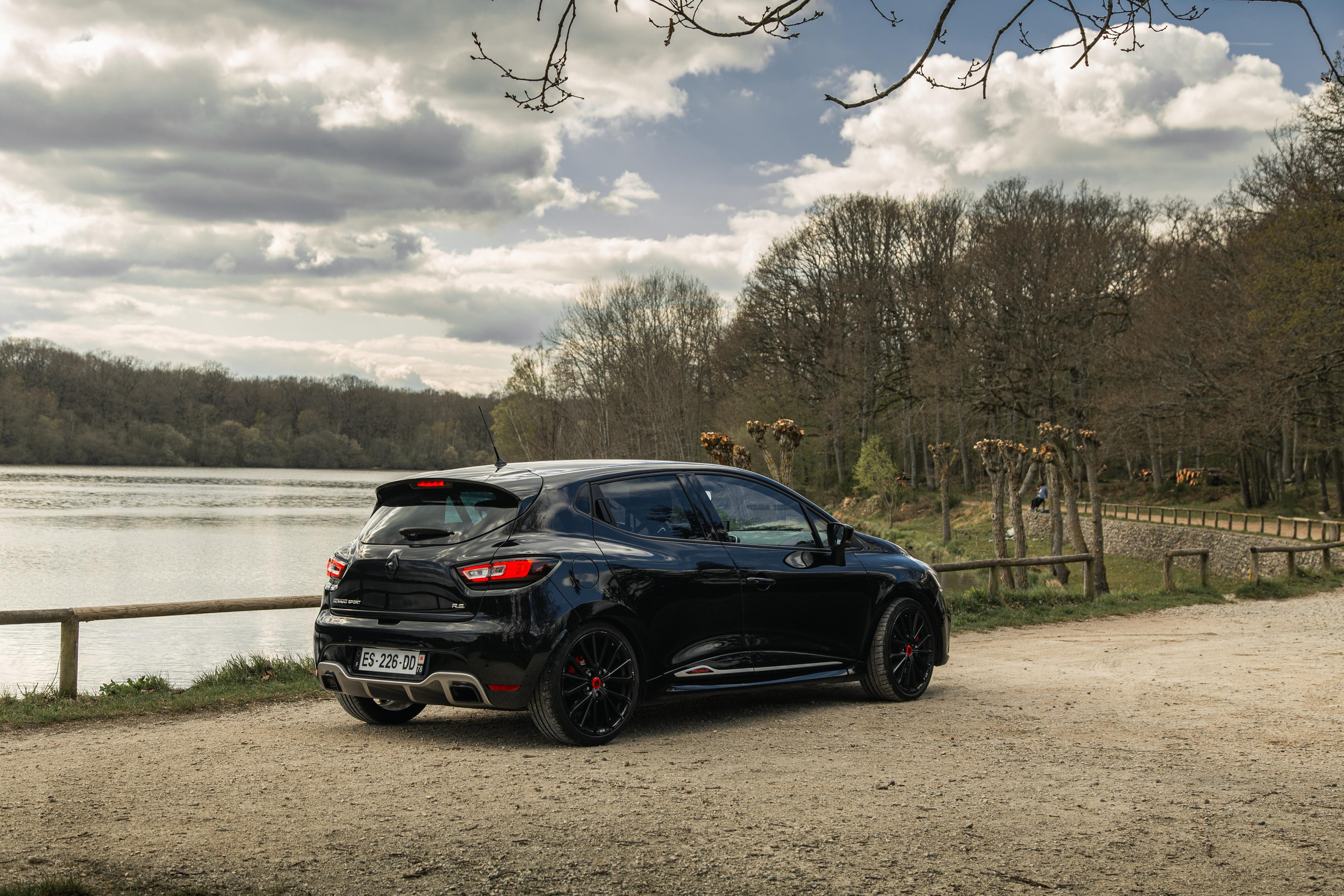 Balade avec Renault Sport. Photographe de voitures à Paris — Vitalii Motruk