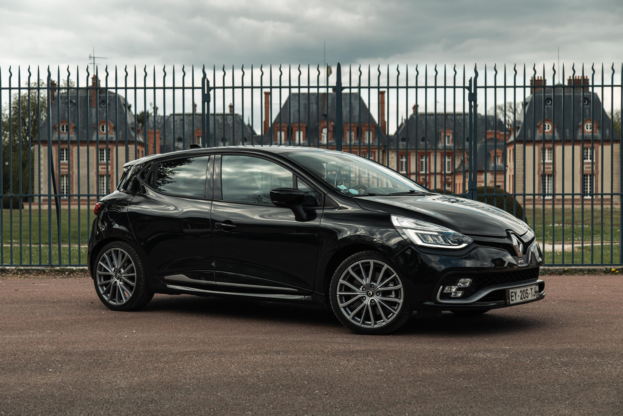 Balade avec Renault Sport. Photographe de voitures à Paris — Vitalii Motruk