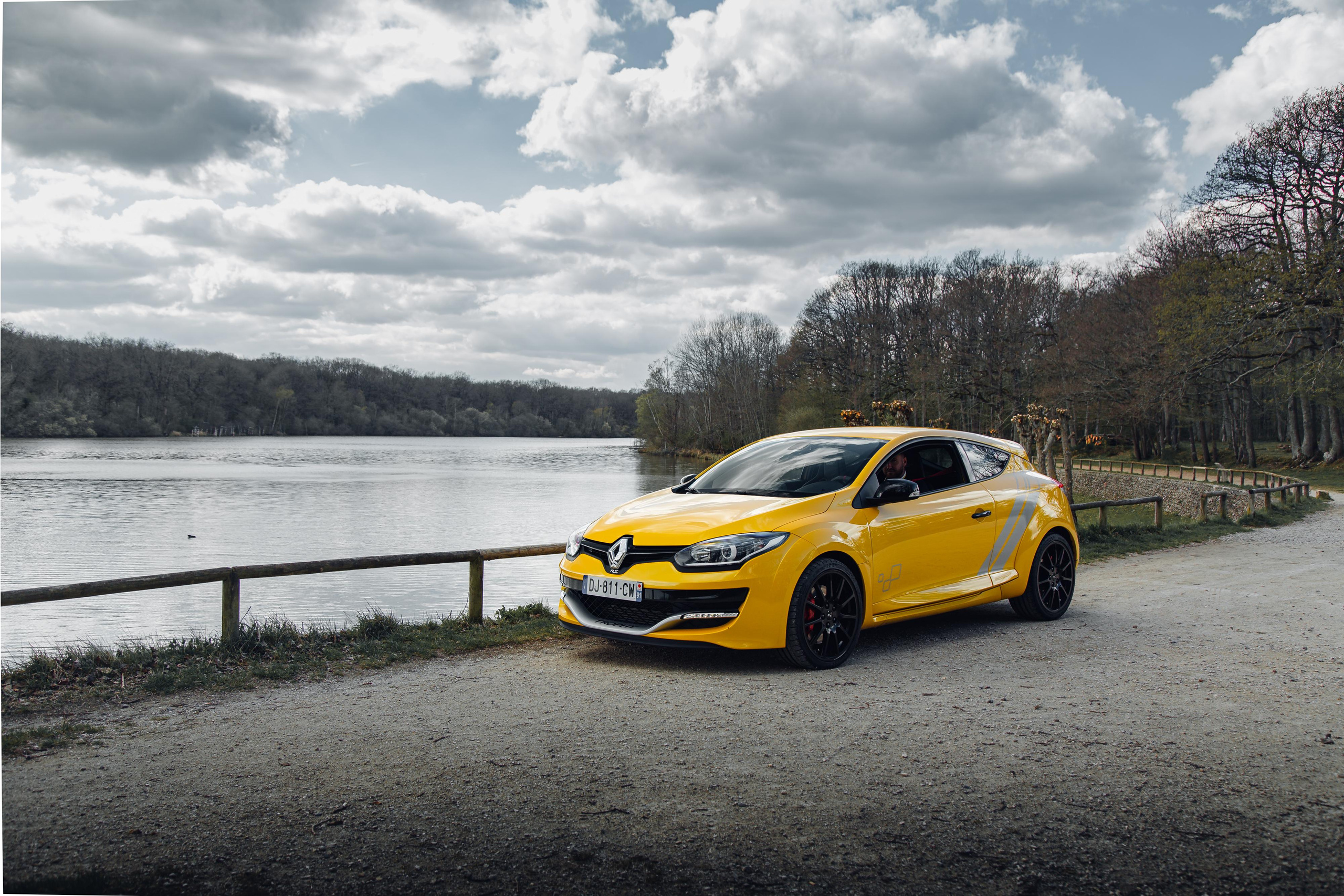 Balade avec Renault Sport. Photographe de voitures à Paris — Vitalii Motruk