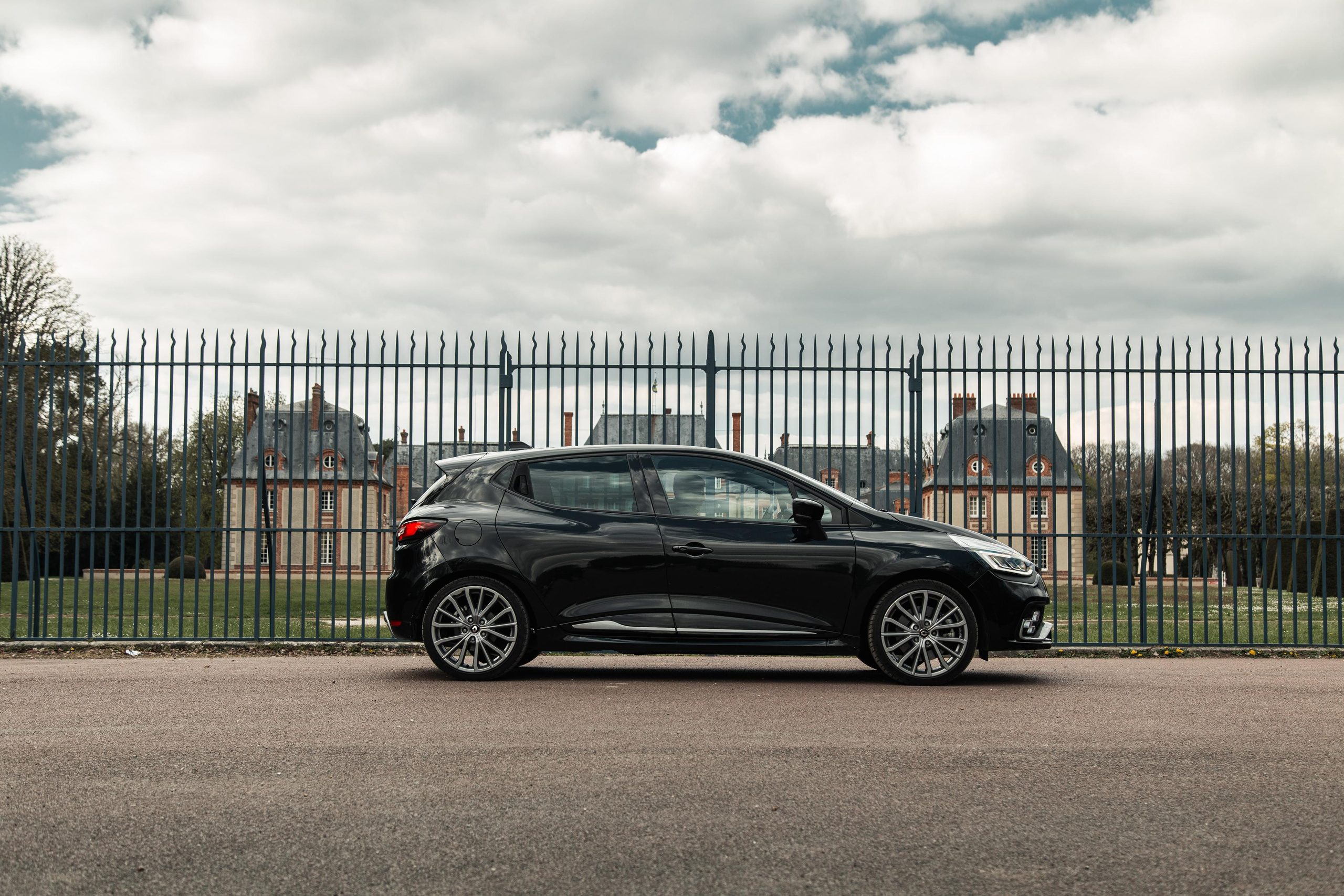 Balade avec Renault Sport. Photographe de voitures à Paris — Vitalii Motruk