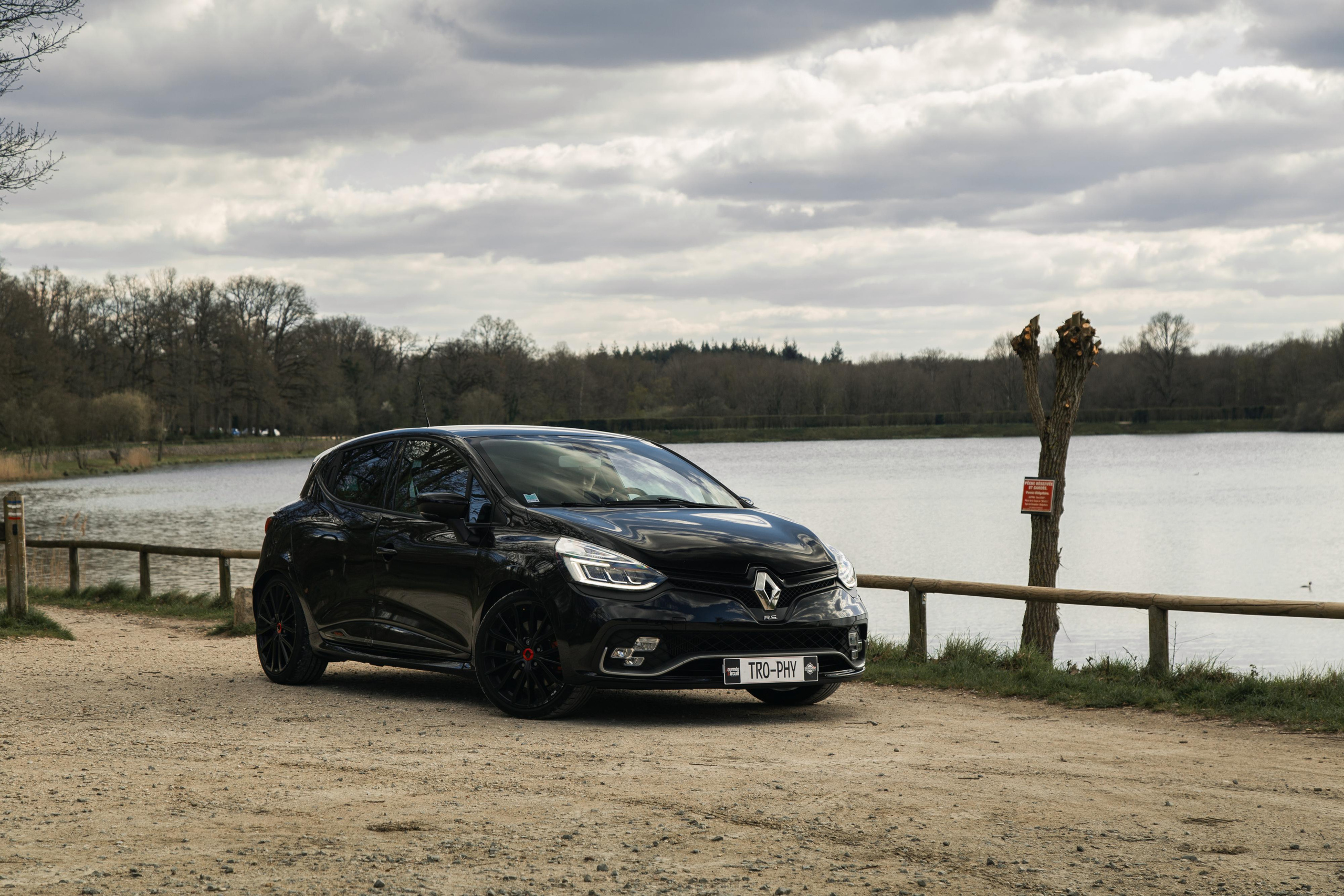 Balade avec Renault Sport. Photographe de voitures à Paris — Vitalii Motruk
