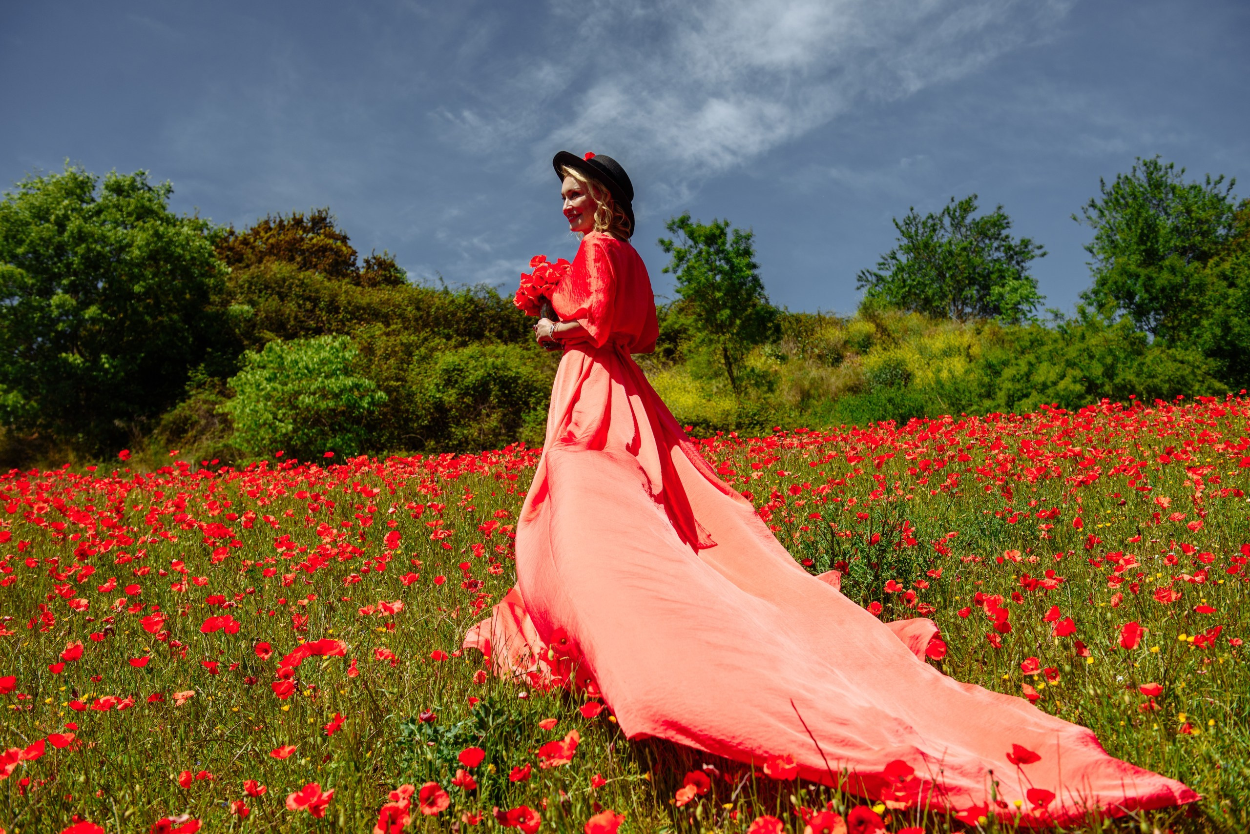 Olga Campos flores rojos. Фотограф Екатерина Гасанова — фотосессии в Барселоне