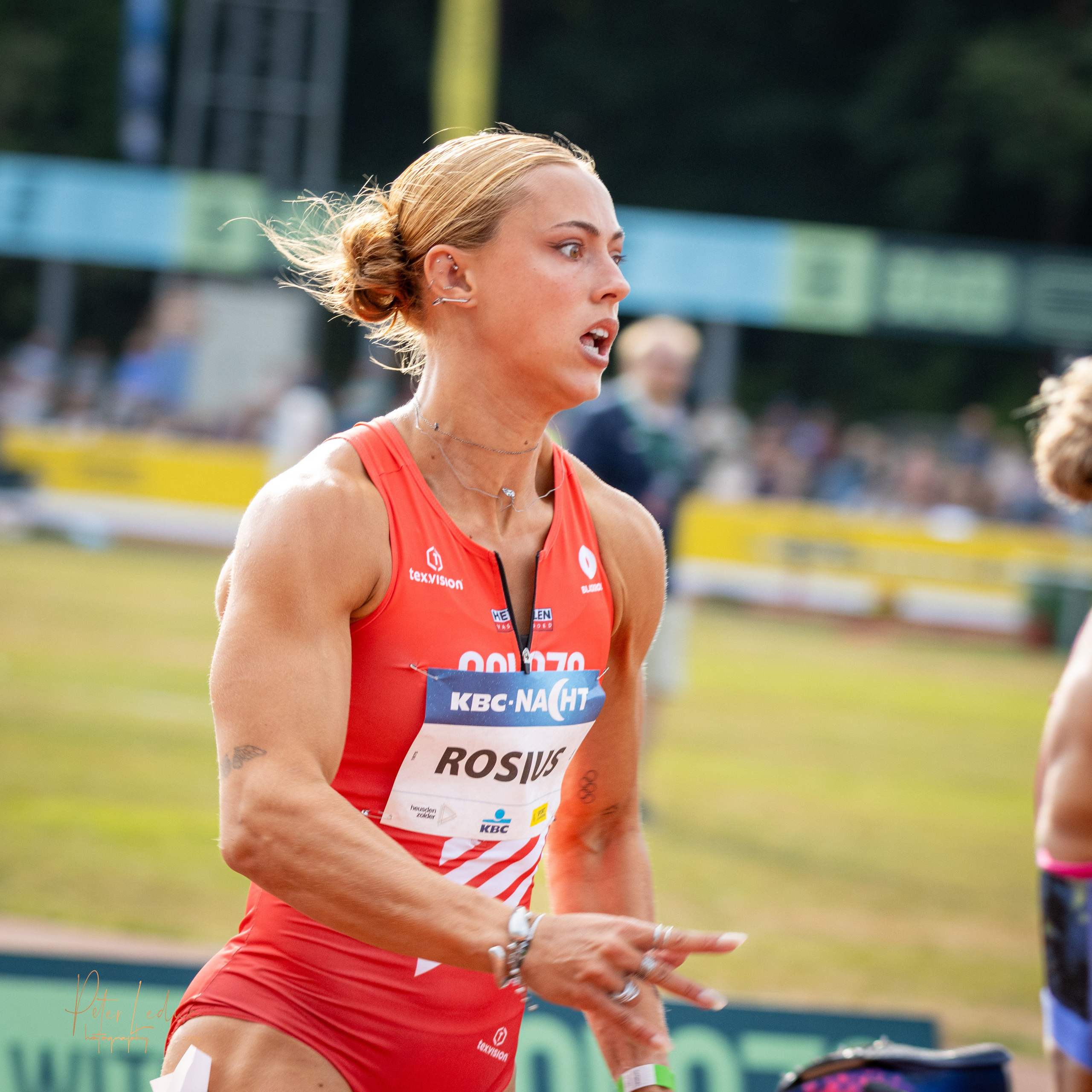 Nacht van de Atletiek. Peter Leduc is een passionele hobbyfotograaf uit België, gespecialiseerd in creatieve fotografie, visuele verhalen en unieke fotoprojecten