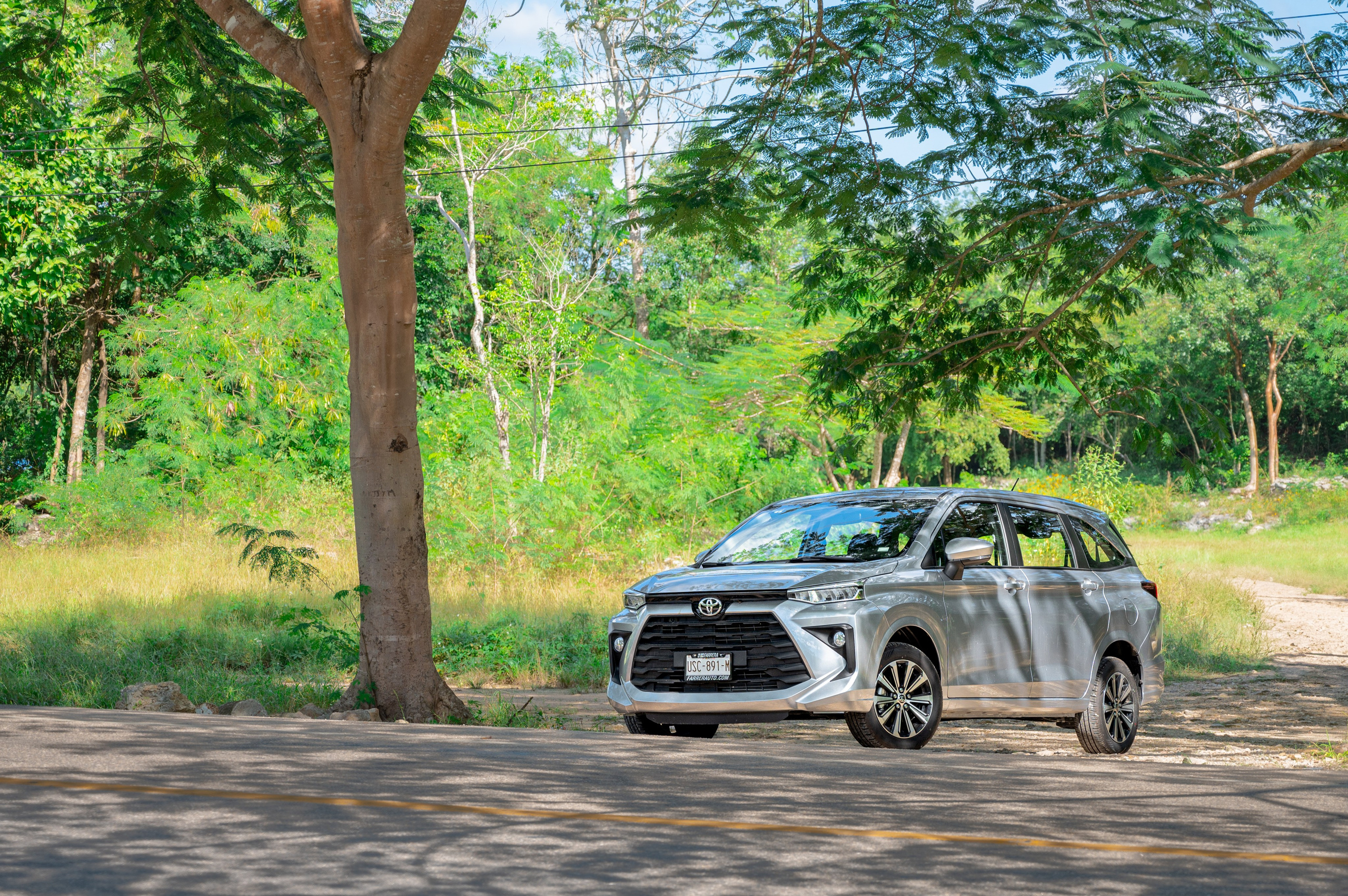 Automotive Photography of Toyota Avanza in Playa del Carmen. PHOTOGRAPHER QUINTANA ROO