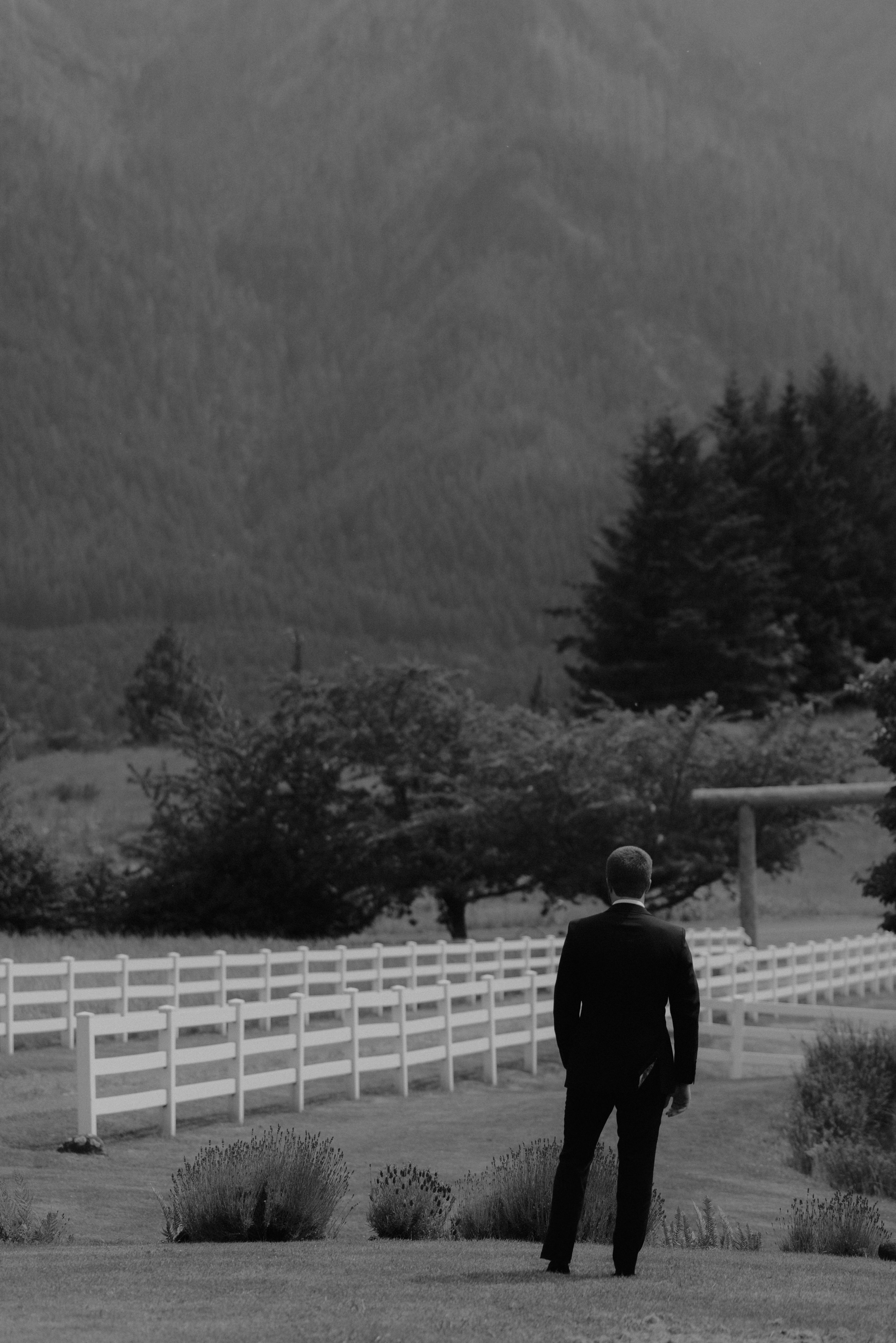 Wedding Shelby & Riley | Columbia River Gorge, WA | Georgy Shishkin Photography Photography. Portland Wedding Photographer | Authentic PNW Love Stories