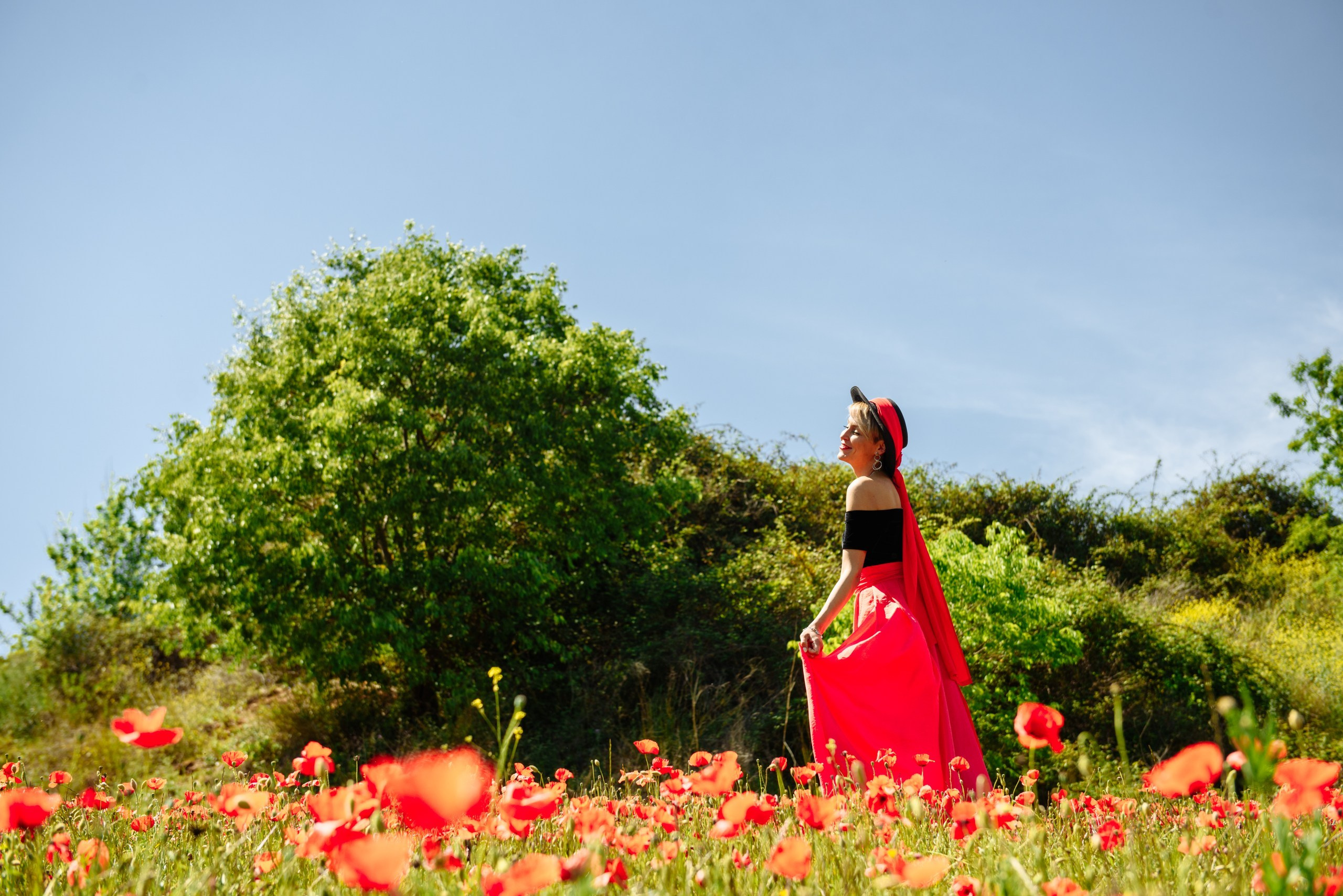 Olga Campos flores rojos. Фотограф Екатерина Гасанова — фотосессии в Барселоне