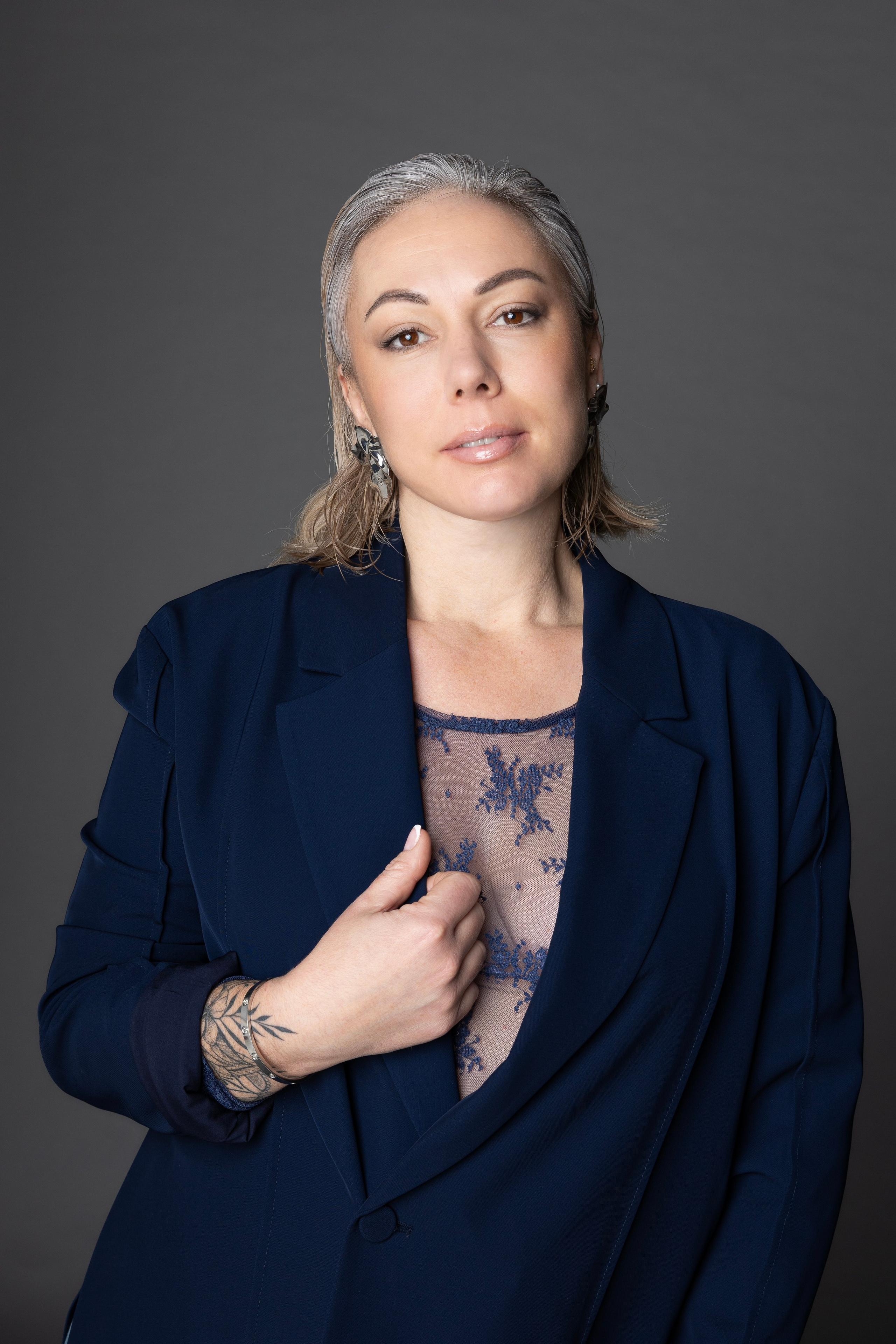 Séance photo en studio à Albi pour Élodie ✨📸. Photographe de mariage et de portrait dans le Tarn, Toulouse et en Occitanie