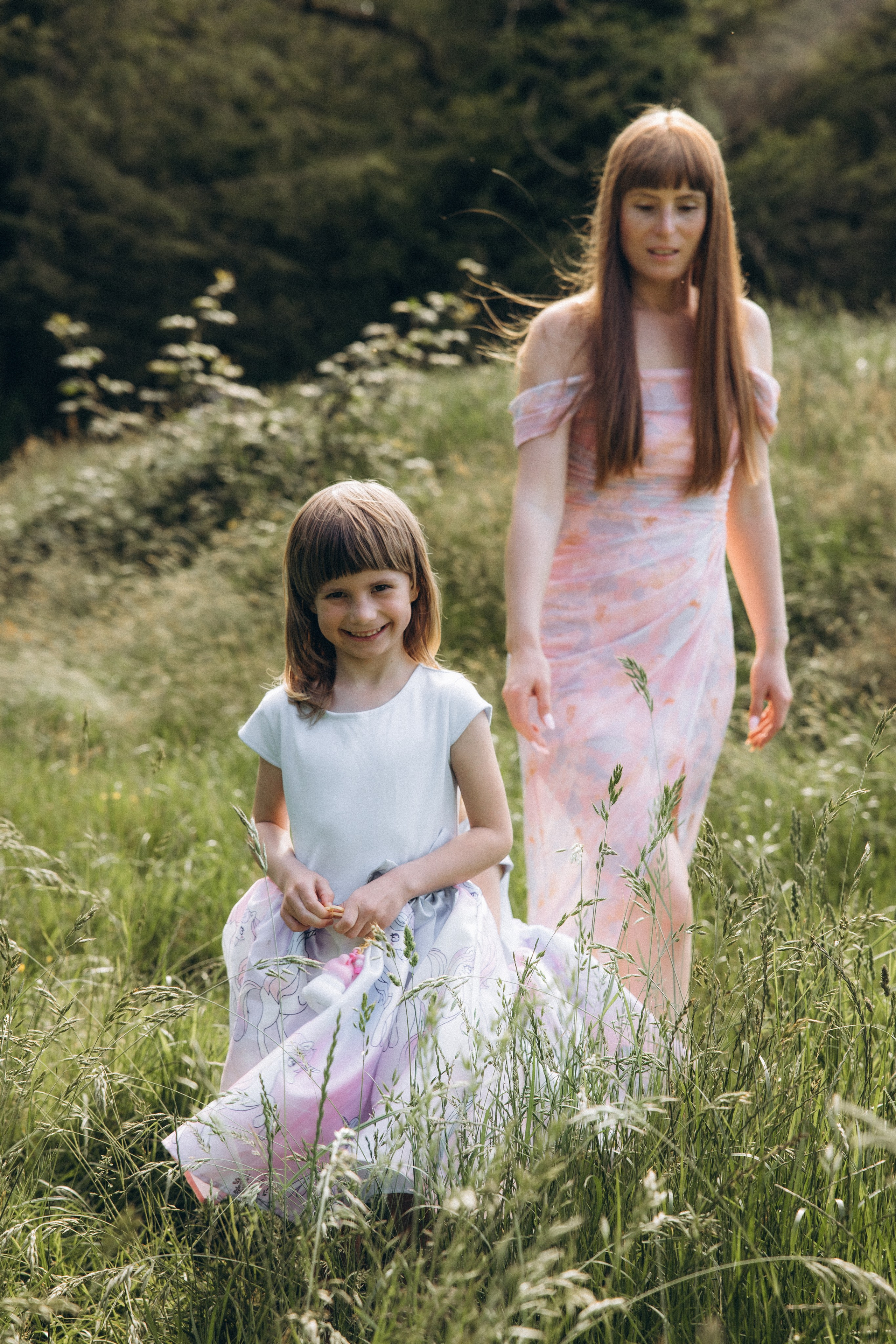 Séance photo en famille Forêt de Bouconne. Eugénie Smirnova — photographe à Toulouse et dans le sud-ouest de la France
