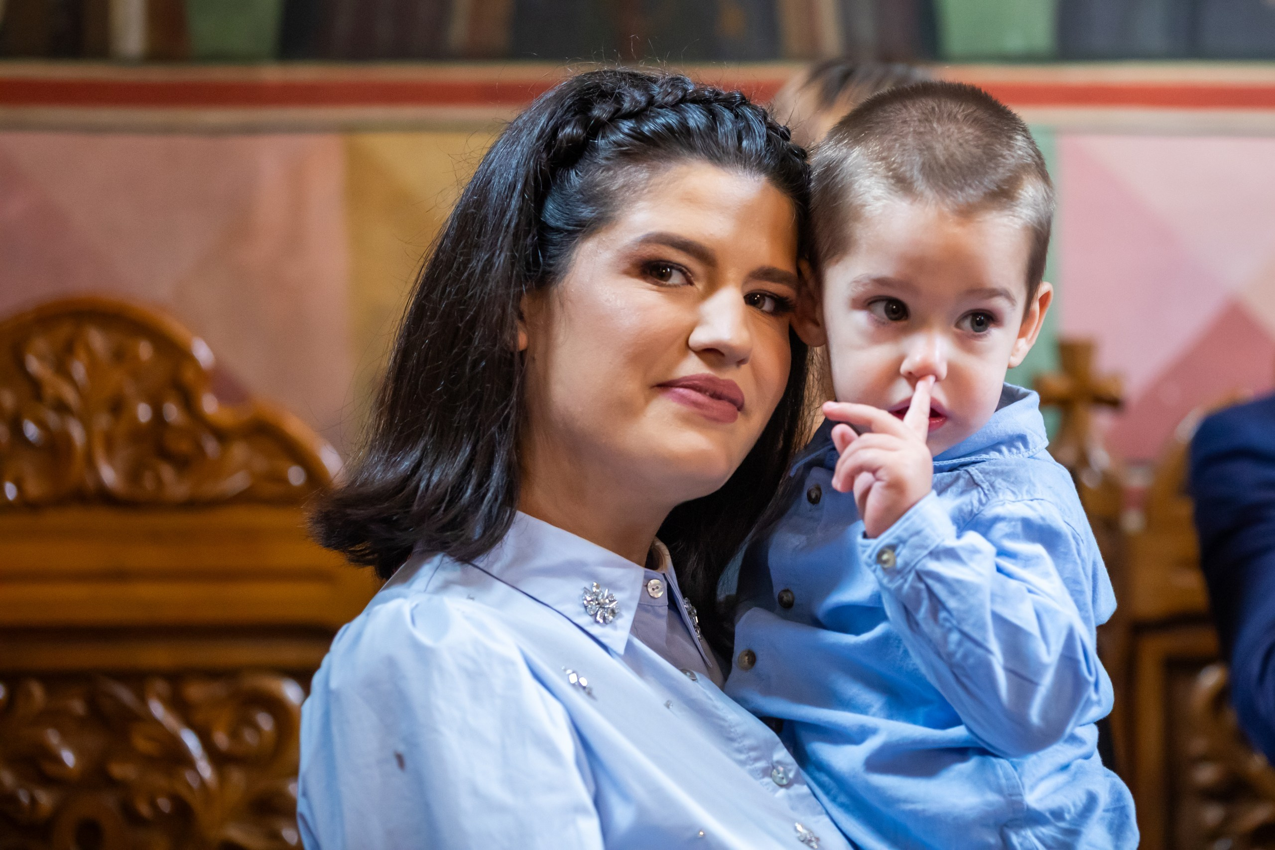 fotograf botez , fotografie botez Botoșani, fotograf Alin Chirilă, amintiri botez, fotografii botez, botez Miruna Parascheva, fotograf copii, fotografie botez în Botoșani-alt="botez , fotografie botez Alin Chirilă, amintiri botez, fotografii emoționante botez Botoșani"-- fotografii-botez-bebelus- amintiri-botez-micuț- moment-sfânt-crestinare- fotografie-emotionanta-botez- detalii-botez-bebelusi- parinti-fericiti-la-botez- fotograf-botez-profesionist- botez-in-biserica-ortodoxa- micuț-botezat-cu-emoție- zâmbete-și-lacrimi-la-botez- bebeluș-la-cristelniță- decor-botez-colorat- botez-cu-dragoste-și-credință- emotie-pura-la-botez- fotograf-botez-botosani- botez-iasi-suceava-fotograf- amintiri-nepretuite-botez-- Preotul ținându-l pe micuțul Mathias Gabriel la botez, în biserica Înălțarea Domnului, Copălău - Detalii de la botezul lui Mathias – lumânare, trusou și icoană - Familia lui Mathias Gabriel alături de micuț, în ziua botezului - Portret emoționant cu mama și bebelușul în brațe, în biserică,fotograf profesionist evenimente Botoșani, Iași, Suceava, Fălticeni, Bacău, Pașcani, Roman - AlinoFotoStudio by Alin Chirilă - servicii foto nuntă, botez, cununie, ședințe foto creative, albume personalizate, fotografii emoționante și calitative pentru cele mai importante momente din viață,fotograf nuntă Botoșani Alin Chirilă, ședință foto botez Iași - AlinoFotoStudio, servicii fotograf profesionist evenimente Suceava, fotograf cununie civilă Fălticeni - Alin Chirilă, album foto nuntă personalizat Bacău.“Bebeluș botezat în biserică, ținut în brațe de nași” • “Detaliu cu lumânarea de botez decorată cu flori albe” • “Părinți emoționați alături de copilul lor la ceremonia de botez” • “Masa festivă de botez cu decor tematic și tort personalizat” • “Momentul în care preotul toarnă apă sfințită pe fruntea bebelușului” “Bebeluș în rochie albă de botez, zâmbind în brațele mamei” • “Detaliu cu cruciulița de botez așezată pe o pernă de satin” • “Părinți și nași aprinzând lumânările în timpul ceremoniei de botez” • “Tort de botez decorat cu figurine tematice și numele copilului” • “Copil botezat dormind liniștit în pătuțul decorat festiv” • “Momentul în care preotul binecuvântează copilul în fața altarului” • “Invitați adunându-se în jurul mesei festive la petrecerea de botez” • “Bebeluș ținând în mână o jucărie personalizată primită la botez” • “Familie fericită pozând împreună după ceremonia de botez” • “Decor tematic cu baloane și flori la locația petrecerii de botez” fotograf Botoșani fotograf evenimente fotograf botez Alin Chirila fotograf alinofotostudio.fotograf botez Amelis Maria, fotografie botez Botoșani, fotograf Alin Chirilă, amintiri botez, fotografii botez, botez Amelis Maria, fotograf copii, fotografie botez în Botoșani,