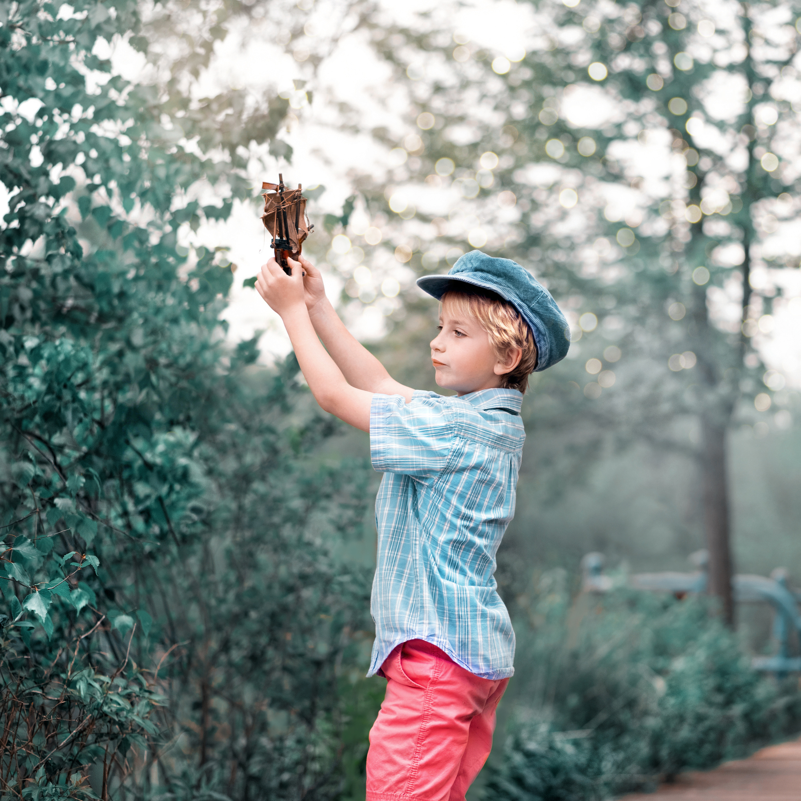 Dreamy evening photoshoot for boys. Playing. Family, children, portrait and fine art Toronto photographer. I delive