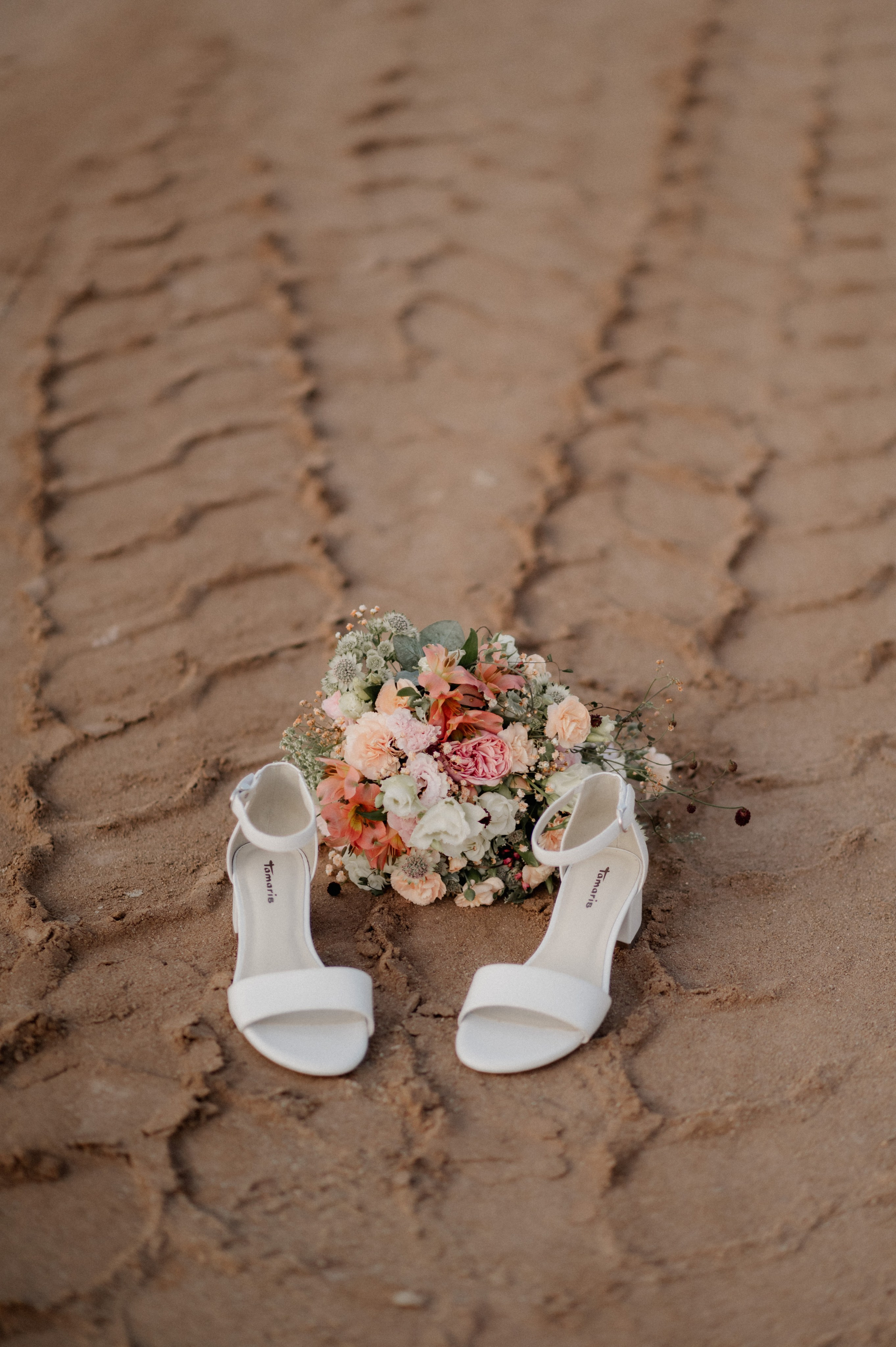 Sommer, Liebe & zwei wunderschöne Kleider: Gartenhochzeit in Gunzenhausen. Photographer in Ansbach for Couples, Weddings and After Wedding