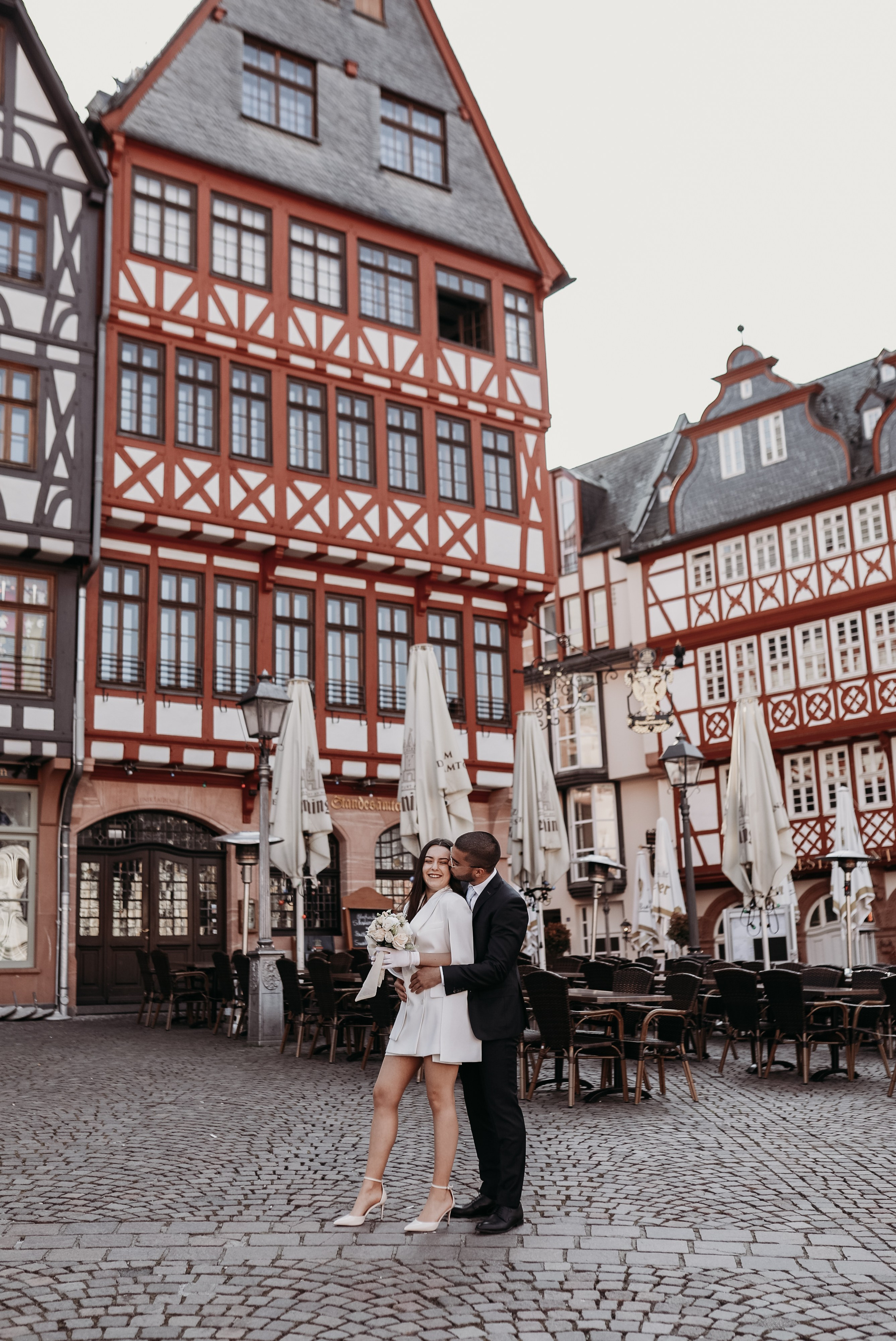 Hochzeitsfotograf Frankfurt am Main – natürliche emotionale Hochzeitsreportage im Frankfurter Römer.