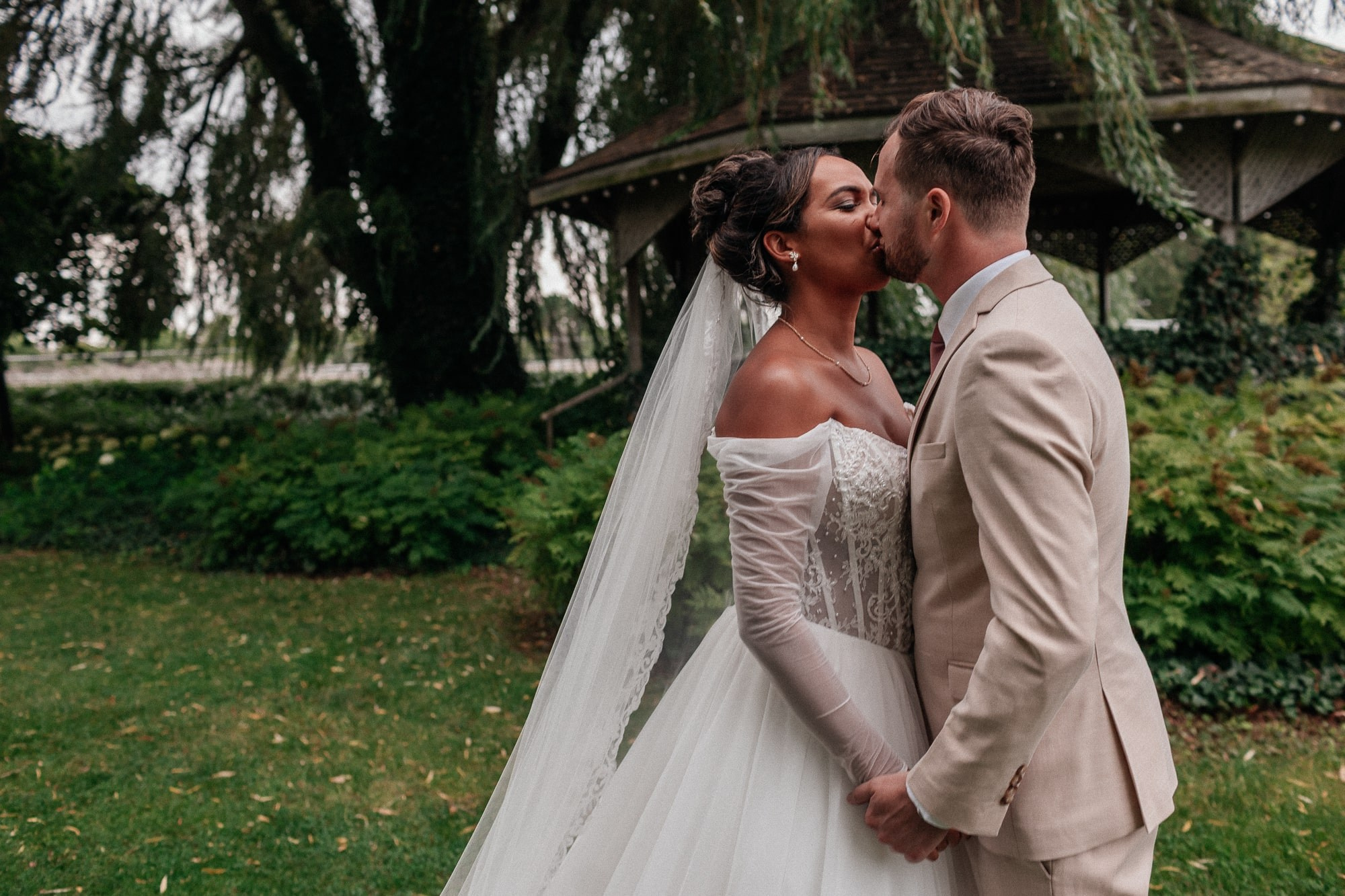 Jessica & Stephen’s Candid Wedding Photos | Documentary-Style Wedding Photography | Hamilton, Oakville, Brampton, Etobicoke. Storytellers Films — Candid Wedding Videographer & Photographer in Toronto, Ontario and beyond