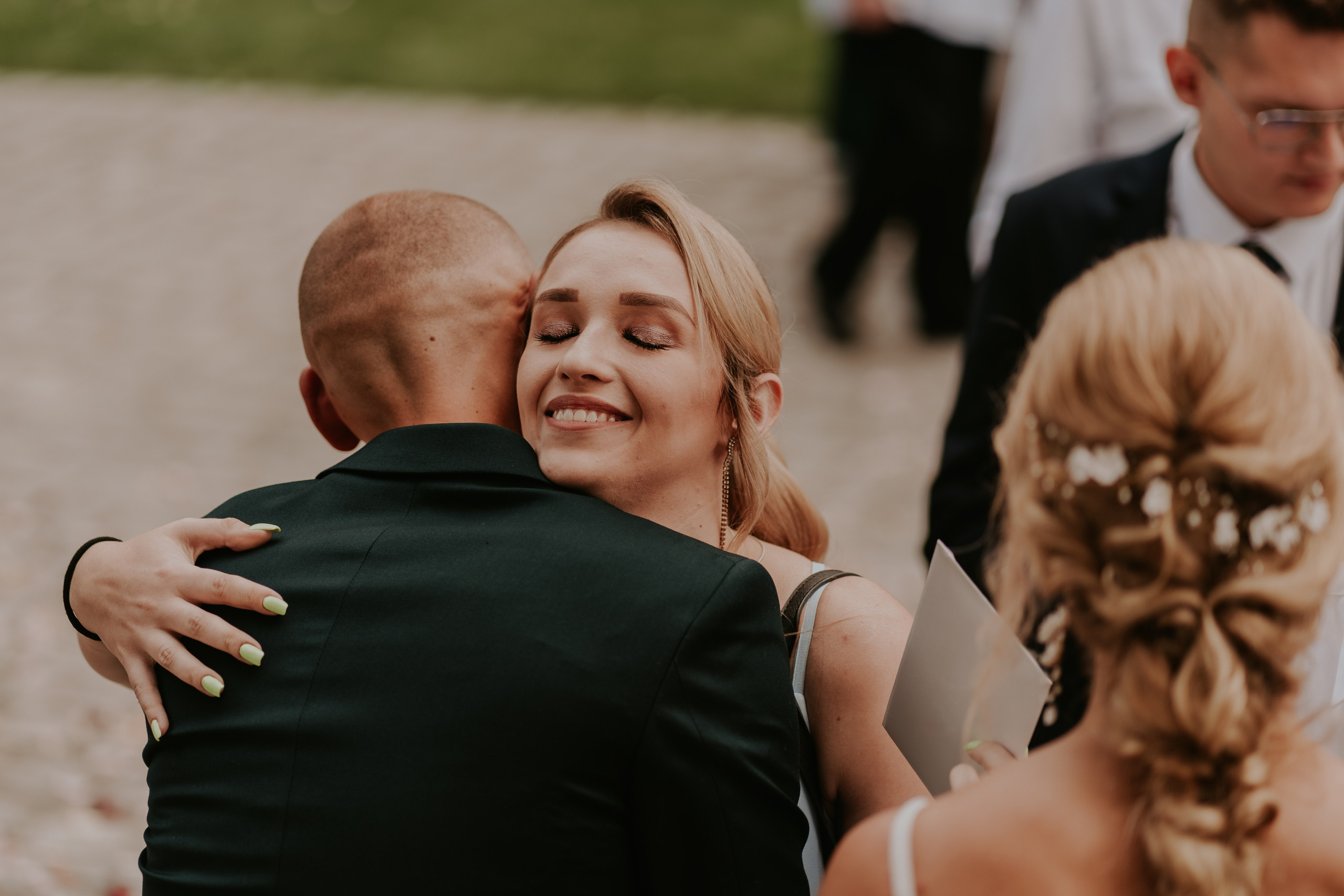 Dwór Wierzbno: plenerowy ślub pod wierzbą. Karkowskafoto - fotografia miłości