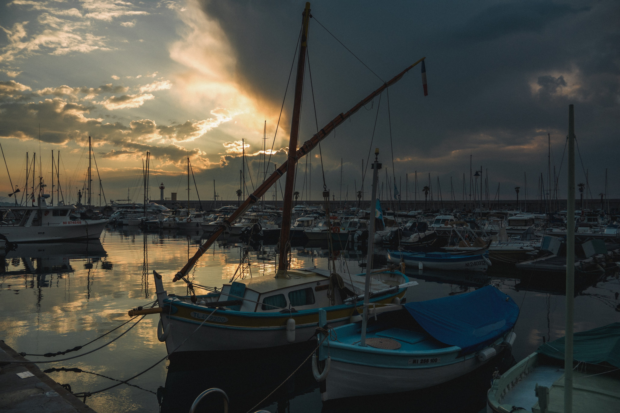 Menton. Photographe sur Cote d’Azur. Portraits de familles, couples, enfants, événements