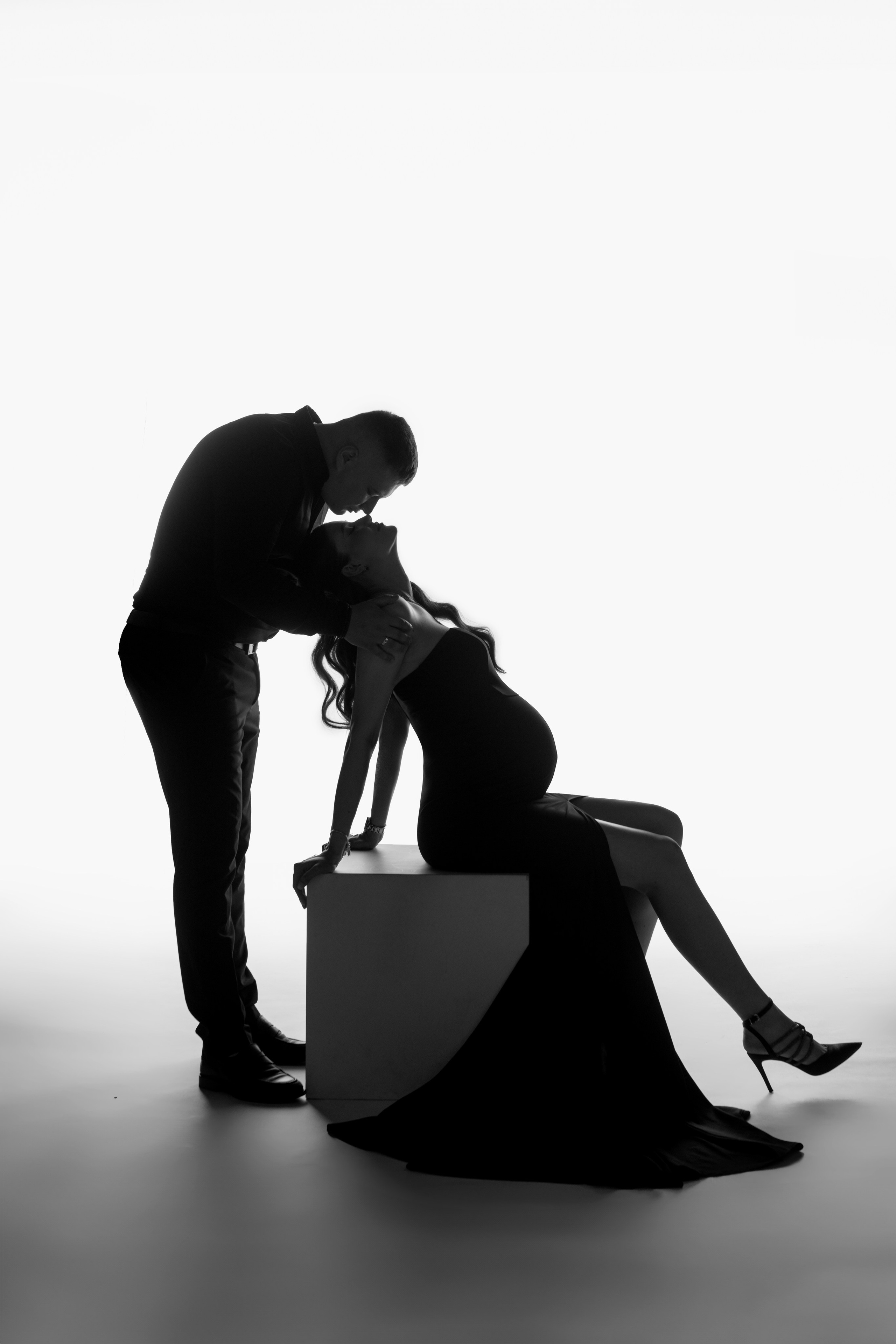 Diana & Stepan. Maternity photoshoot. Professional photographer in Prague Anastasia Haritonova