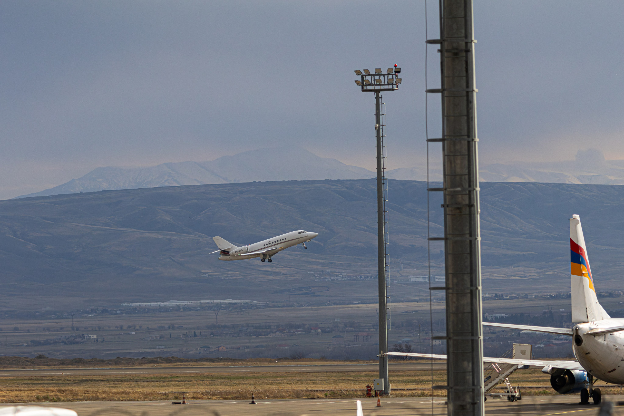 ფრთა ბუმბულისა და ფრთა რკინისა. FramefreeMan