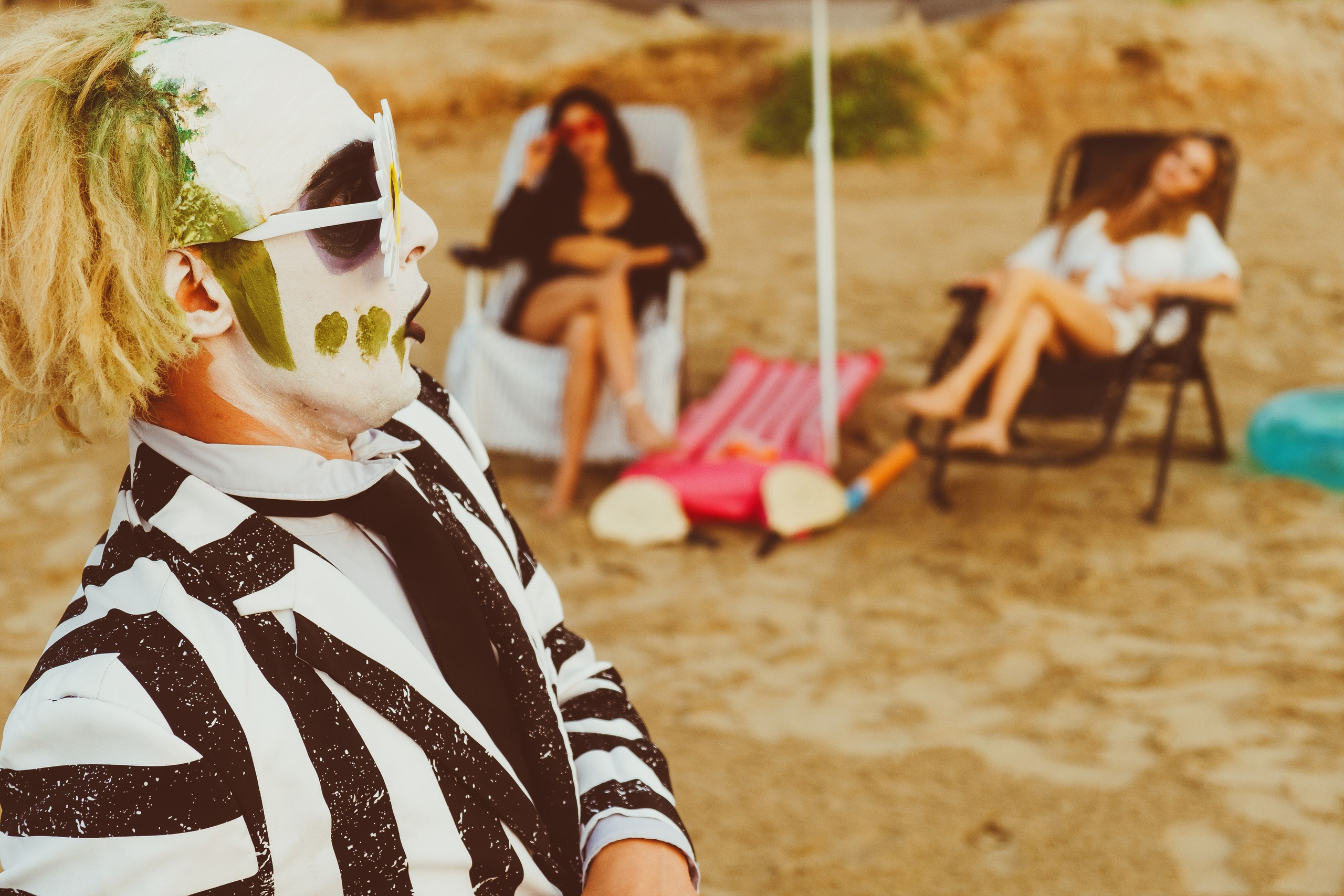 Beetlejuice на море: Экспериментальная фотосессия с цирковыми артистами — Фотограф Андрей Луковников