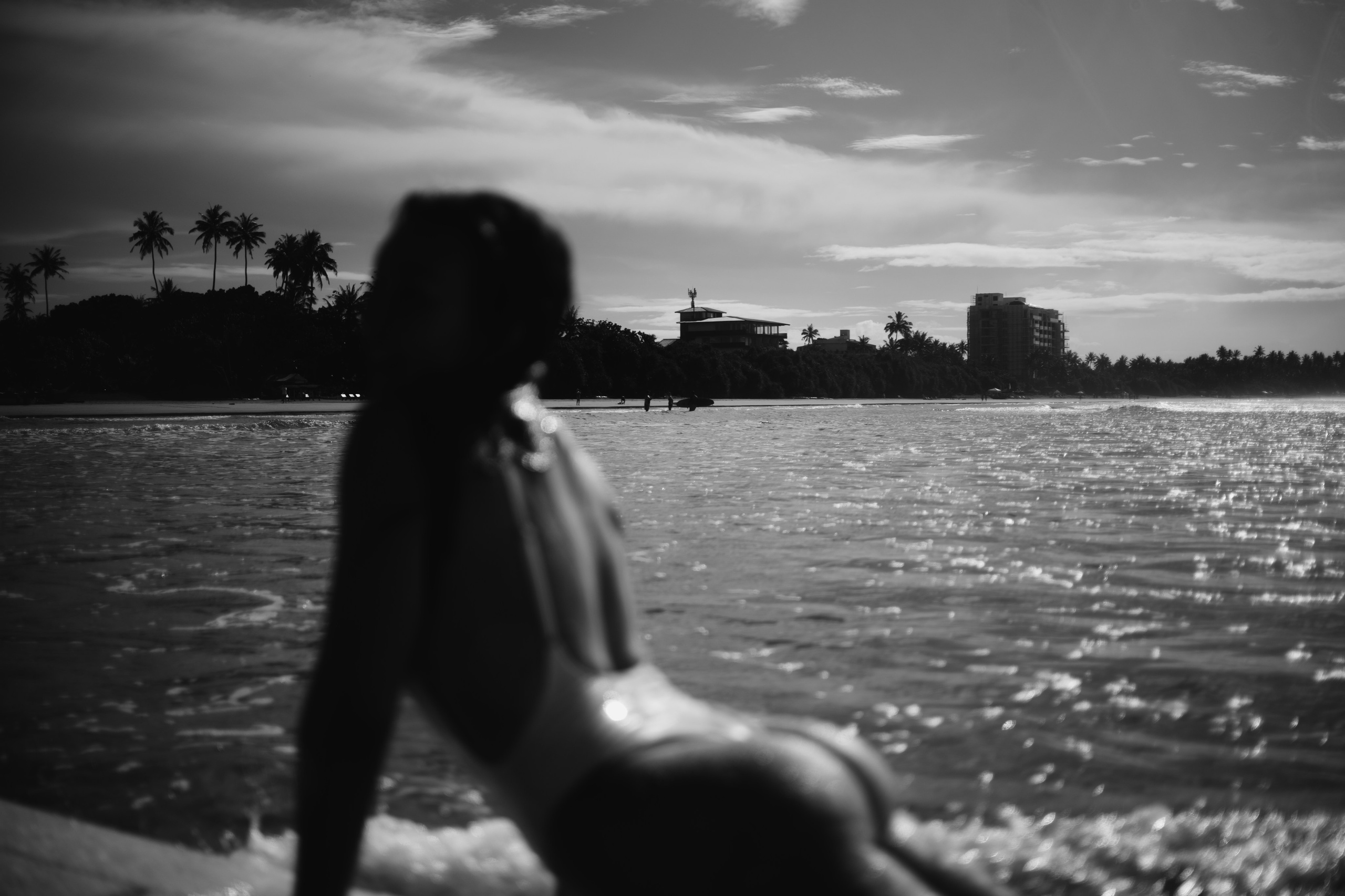 Photoshoot with a surfboard | BW