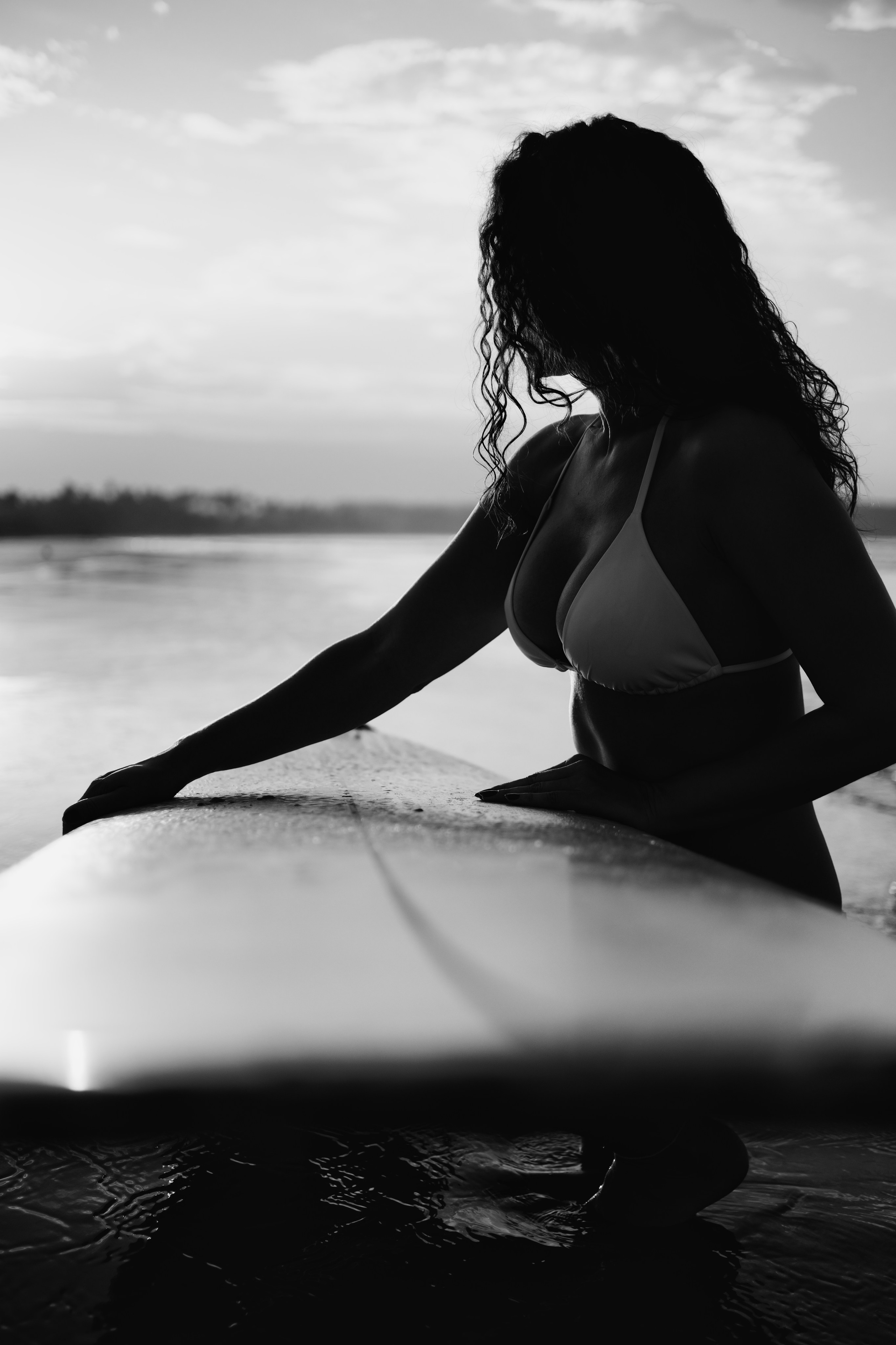 Photoshoot with a surfboard | BW