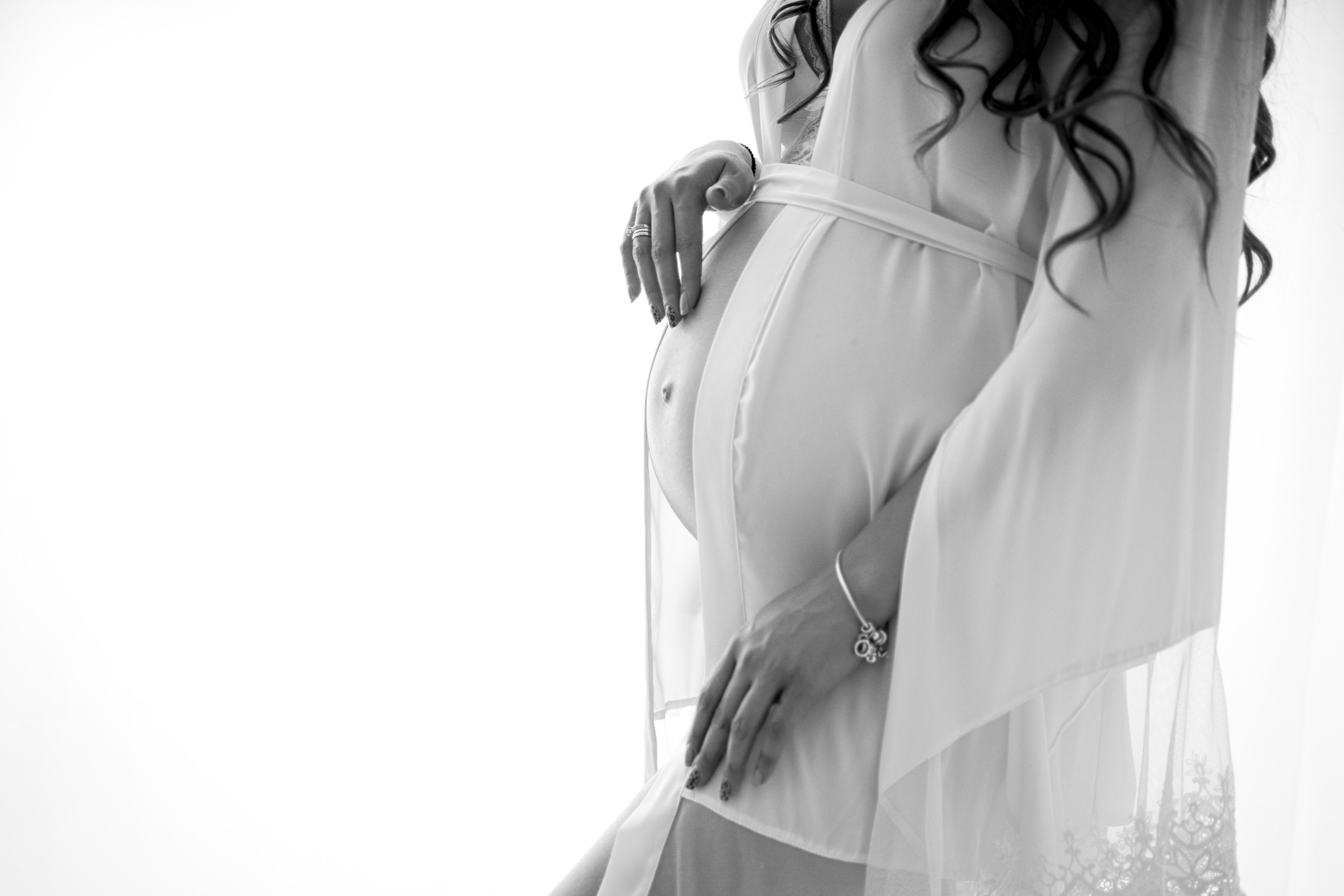 Naturalna, wyjątkowa, delikatna sesja ciążowa w Łodzi. Fotograf Łódź - sesja ciążowa, noworodkowa, dziecięca. Studio w Łodzi